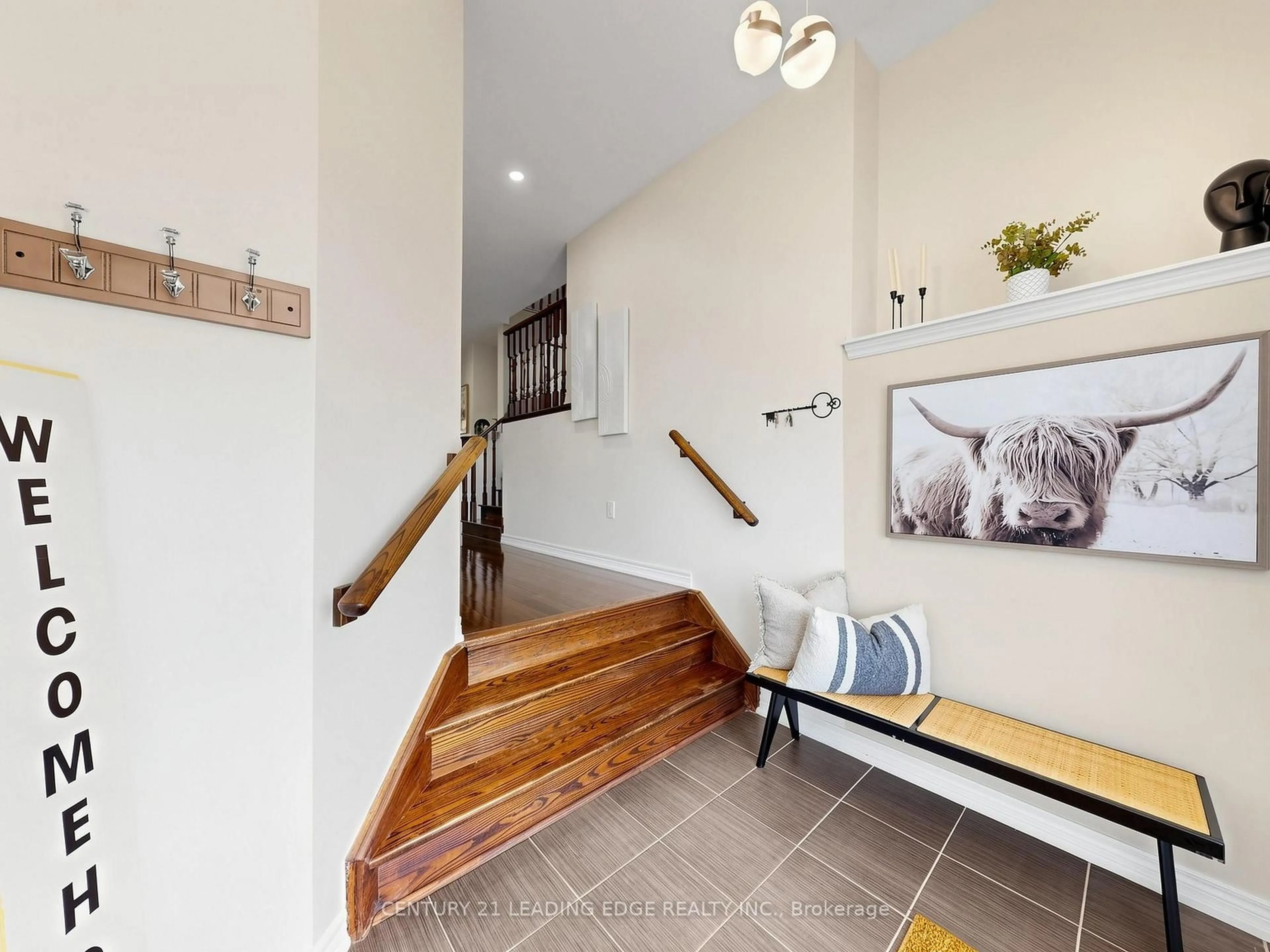 Indoor entryway for 6 Kellington Tr, Whitchurch-Stouffville Ontario L4A 7X3