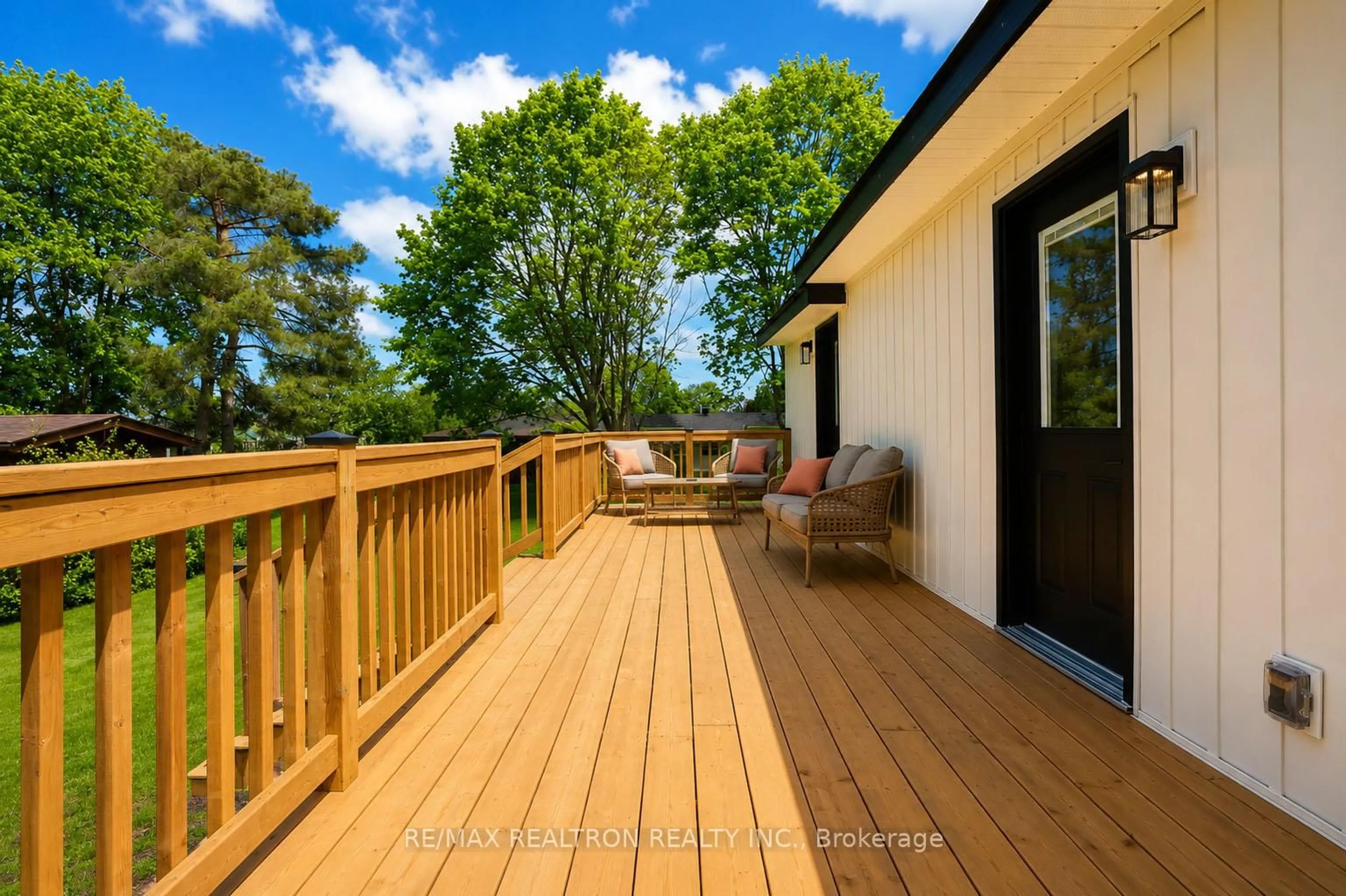 Patio, unknown for 41 Trefoil Dr, Innisfil Ontario L9S 1P7