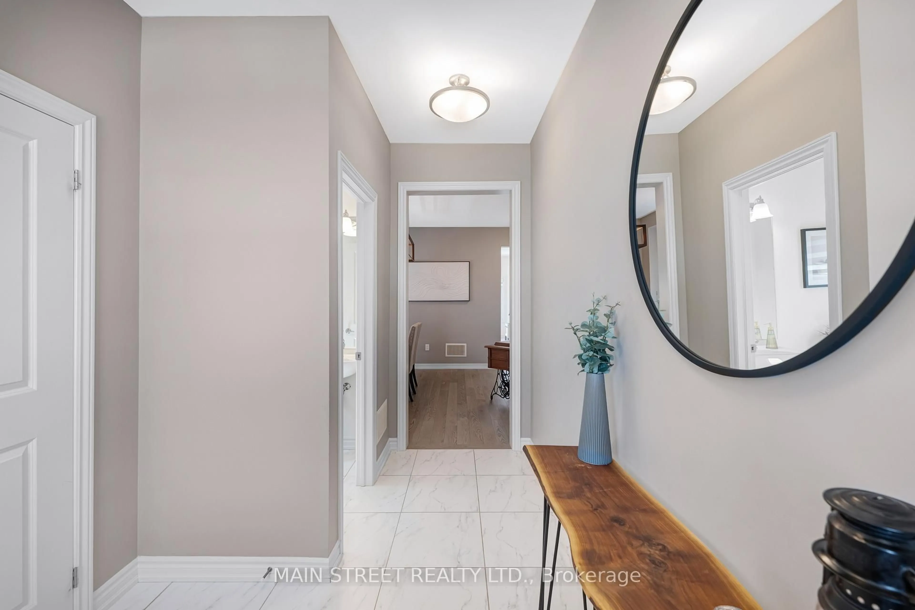 Indoor entryway for 1518 Emberton Way, Innisfil Ontario L9S 0L6