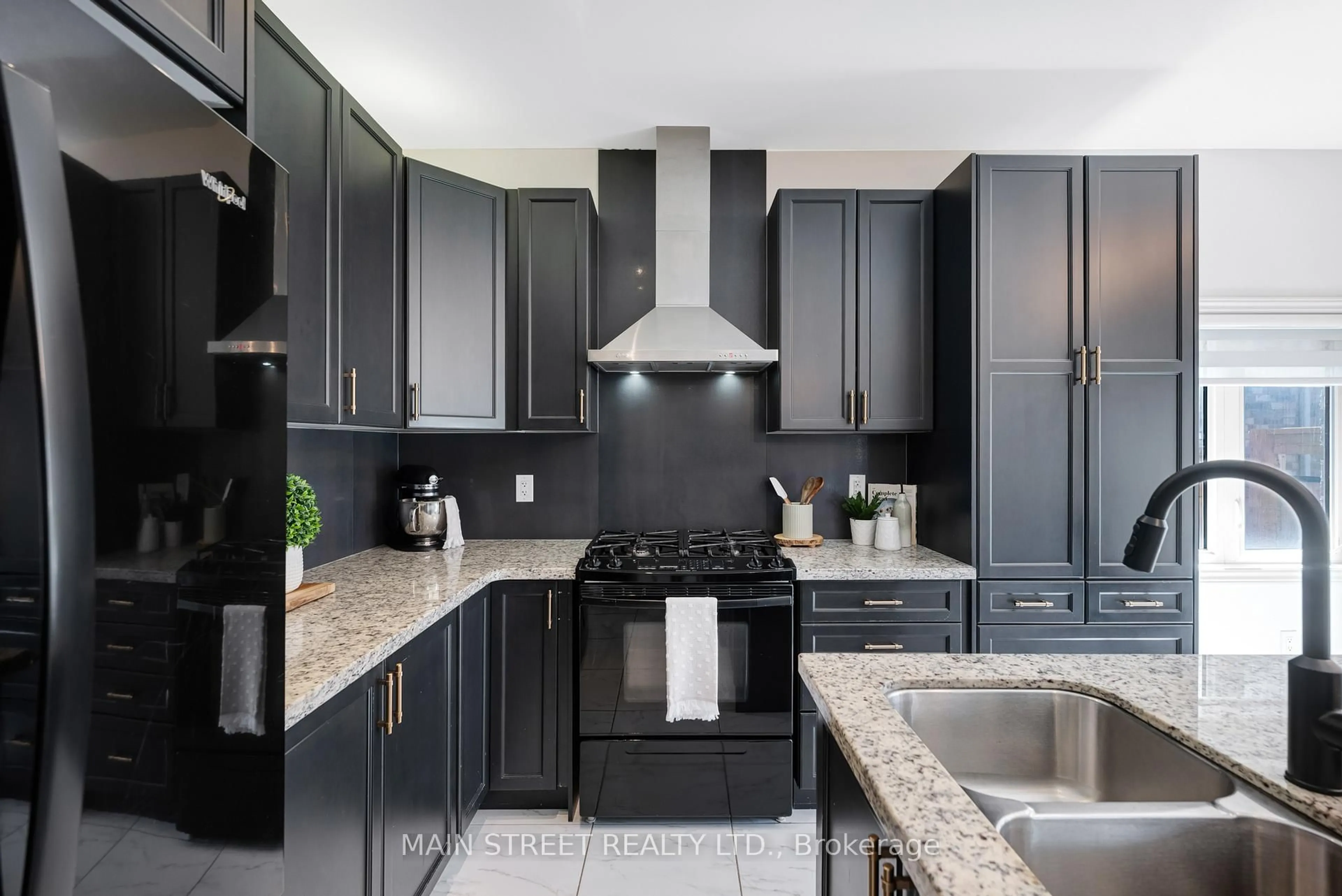 Contemporary kitchen, ceramic/tile floor for 1518 Emberton Way, Innisfil Ontario L9S 0L6