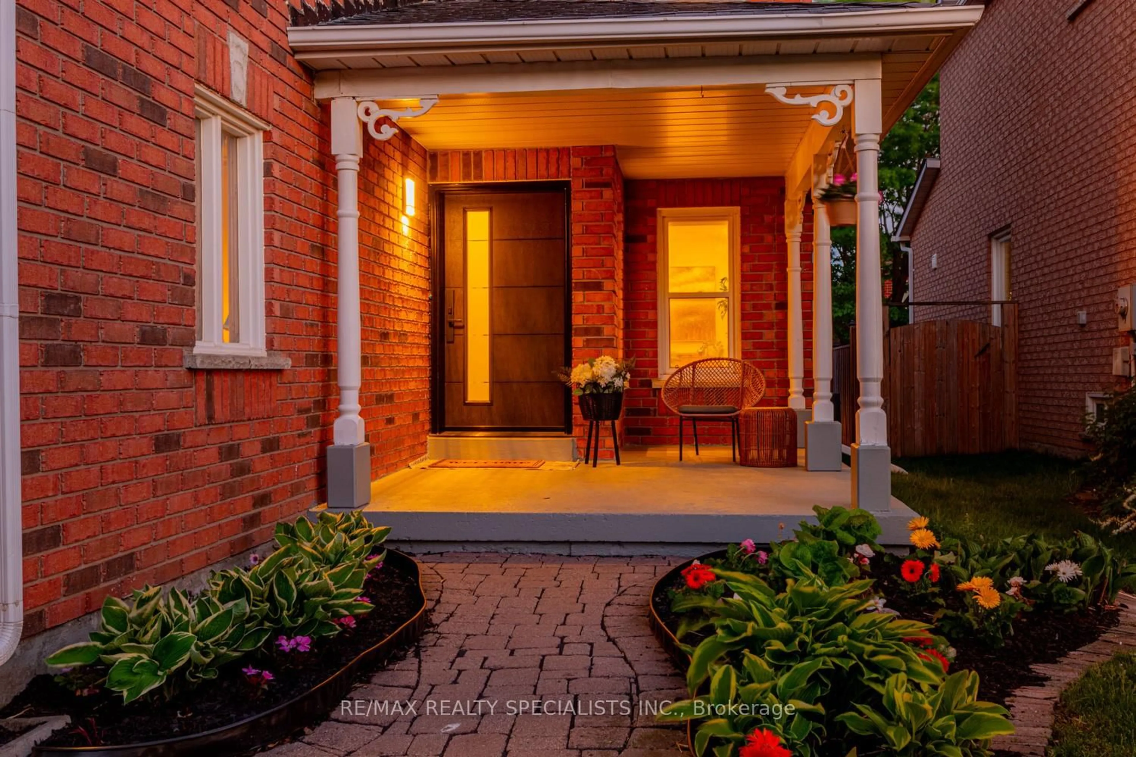 Indoor entryway for 248 Hoover Park Dr, Whitchurch-Stouffville Ontario L4A 1L1