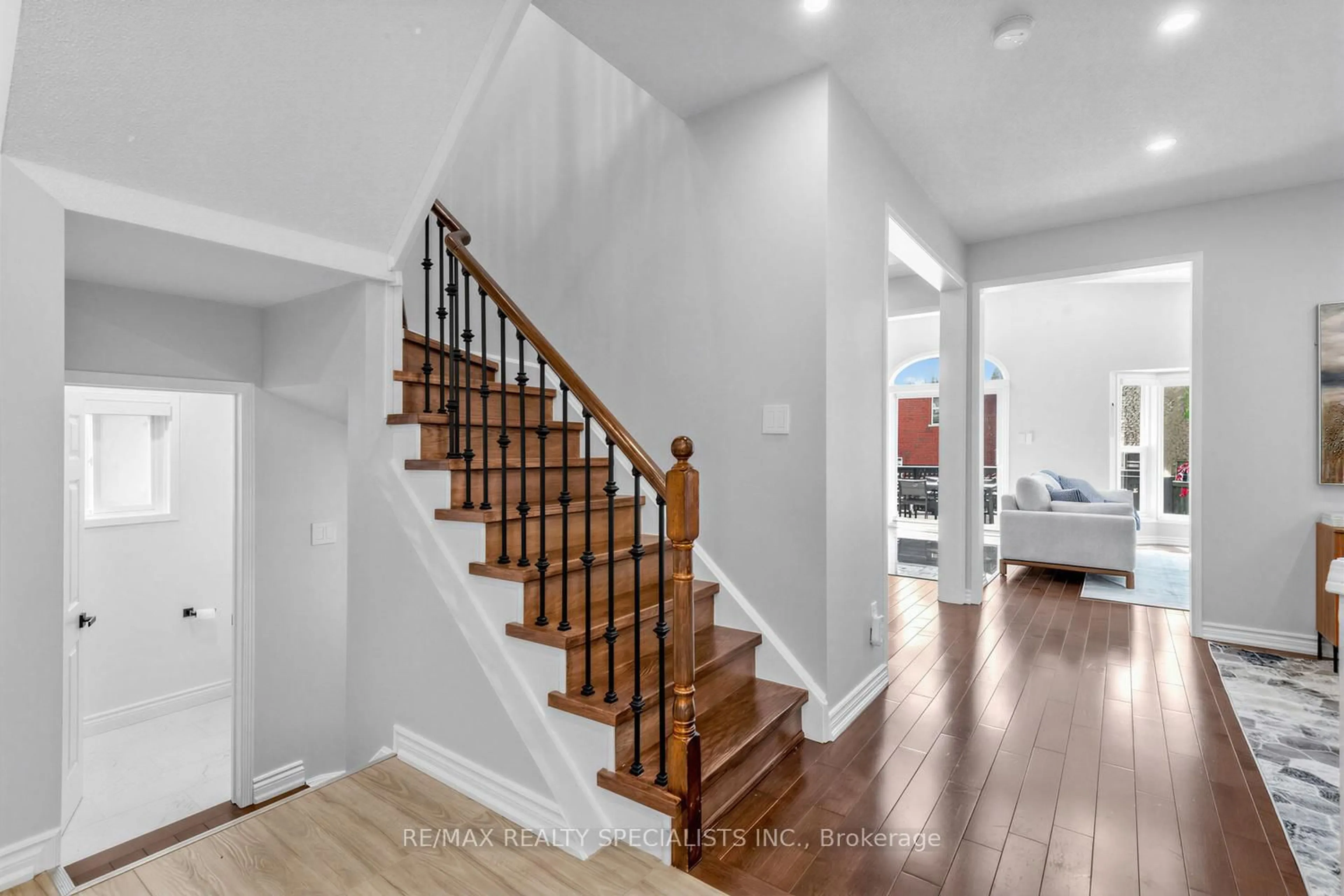Indoor entryway for 248 Hoover Park Dr, Whitchurch-Stouffville Ontario L4A 1L1