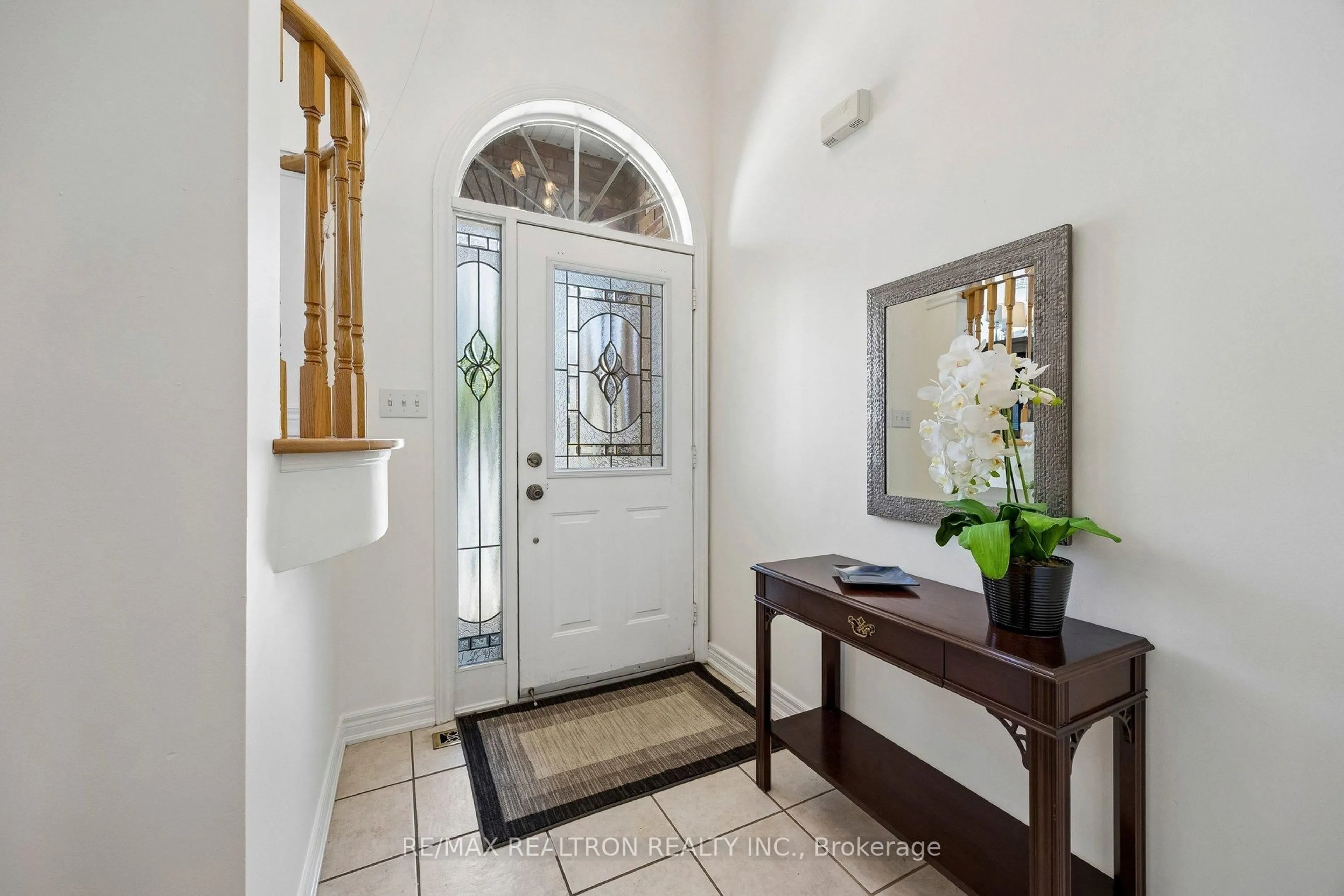 Indoor entryway for 30 Trelawny Rd, Markham Ontario L6E 1J8