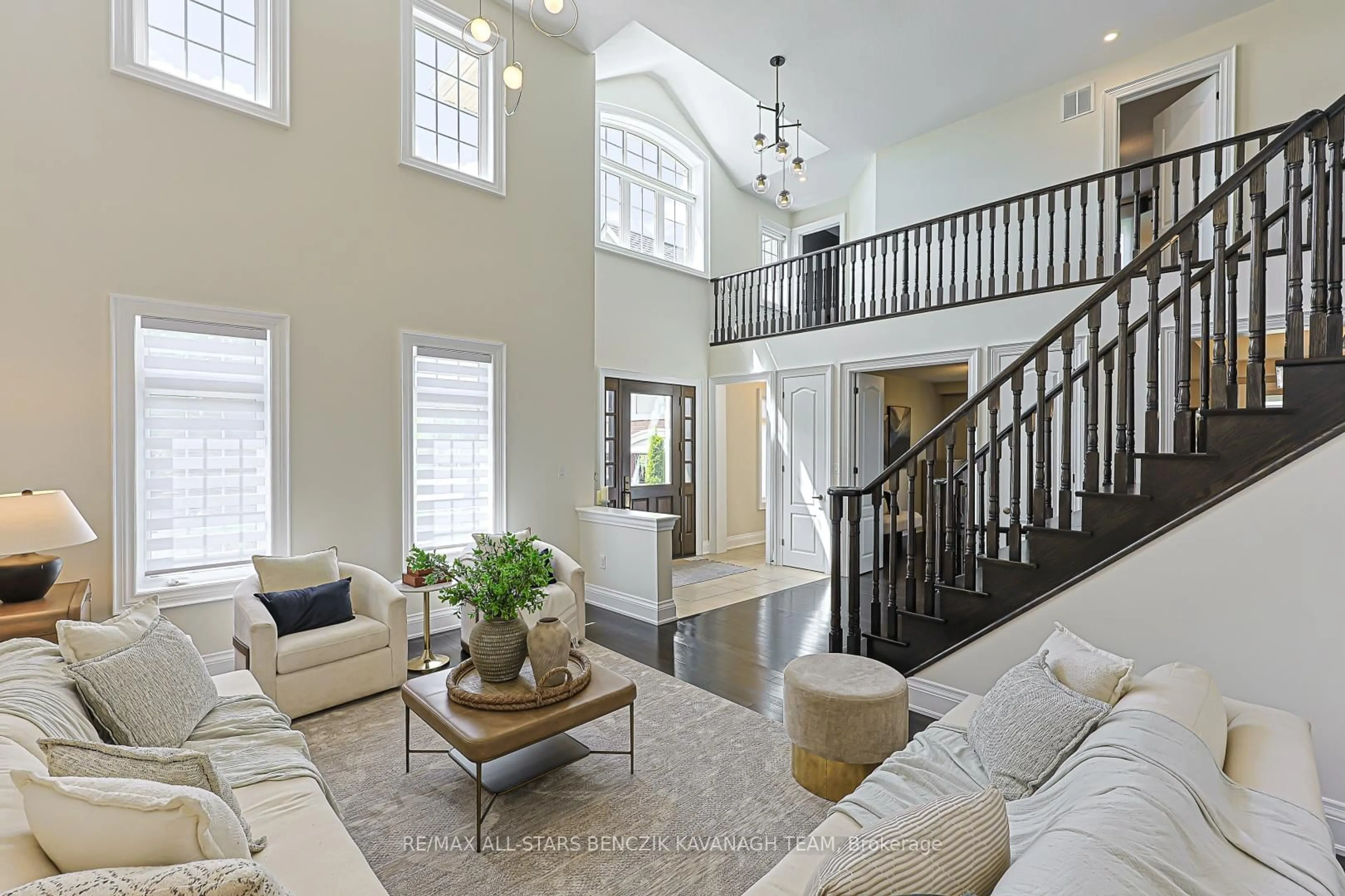Indoor entryway for 18 Wyndance Way, Uxbridge Ontario L9P 0B8