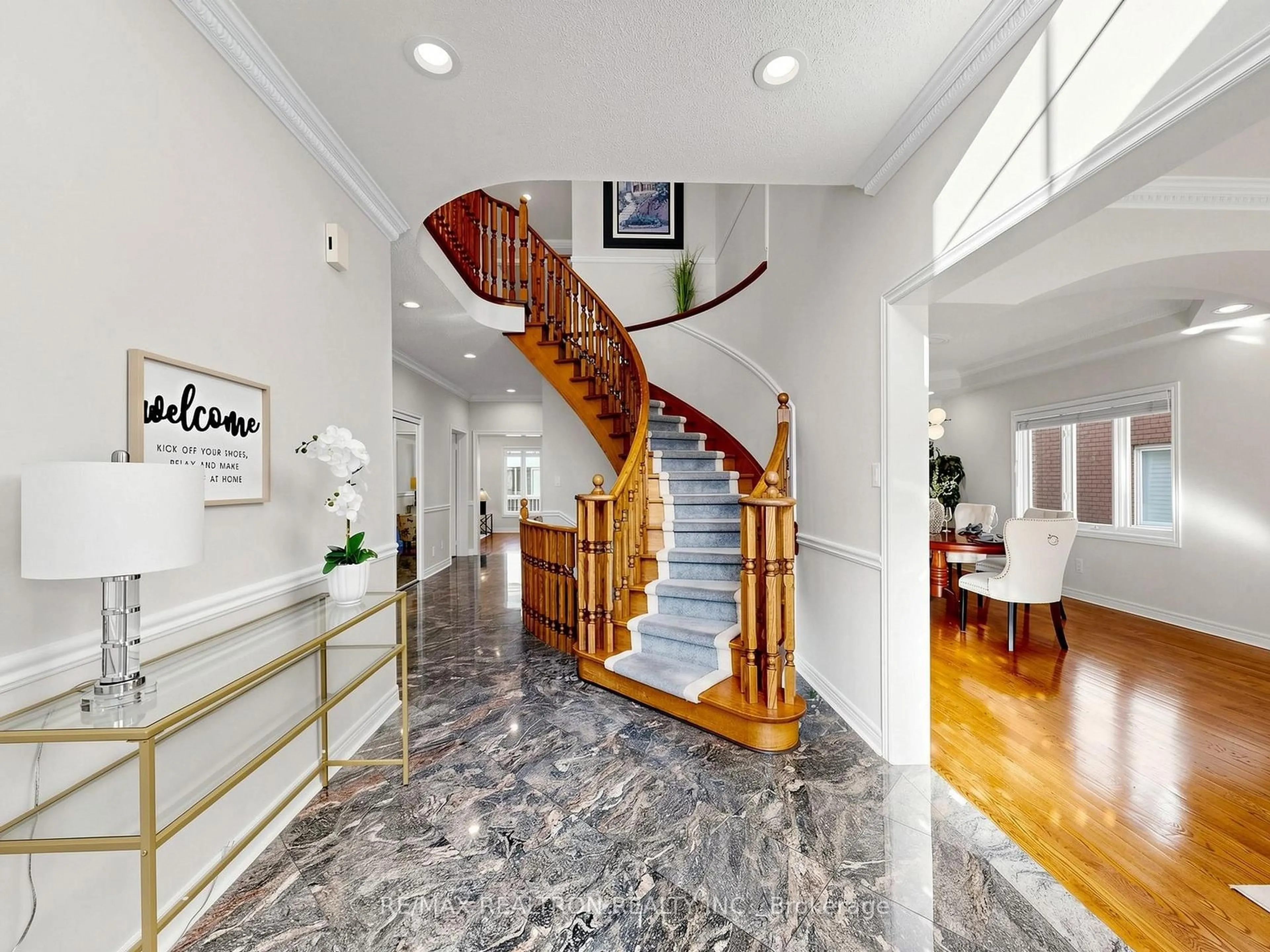 Indoor foyer for 47 El Dorado St, Richmond Hill Ontario L4C 0G8
