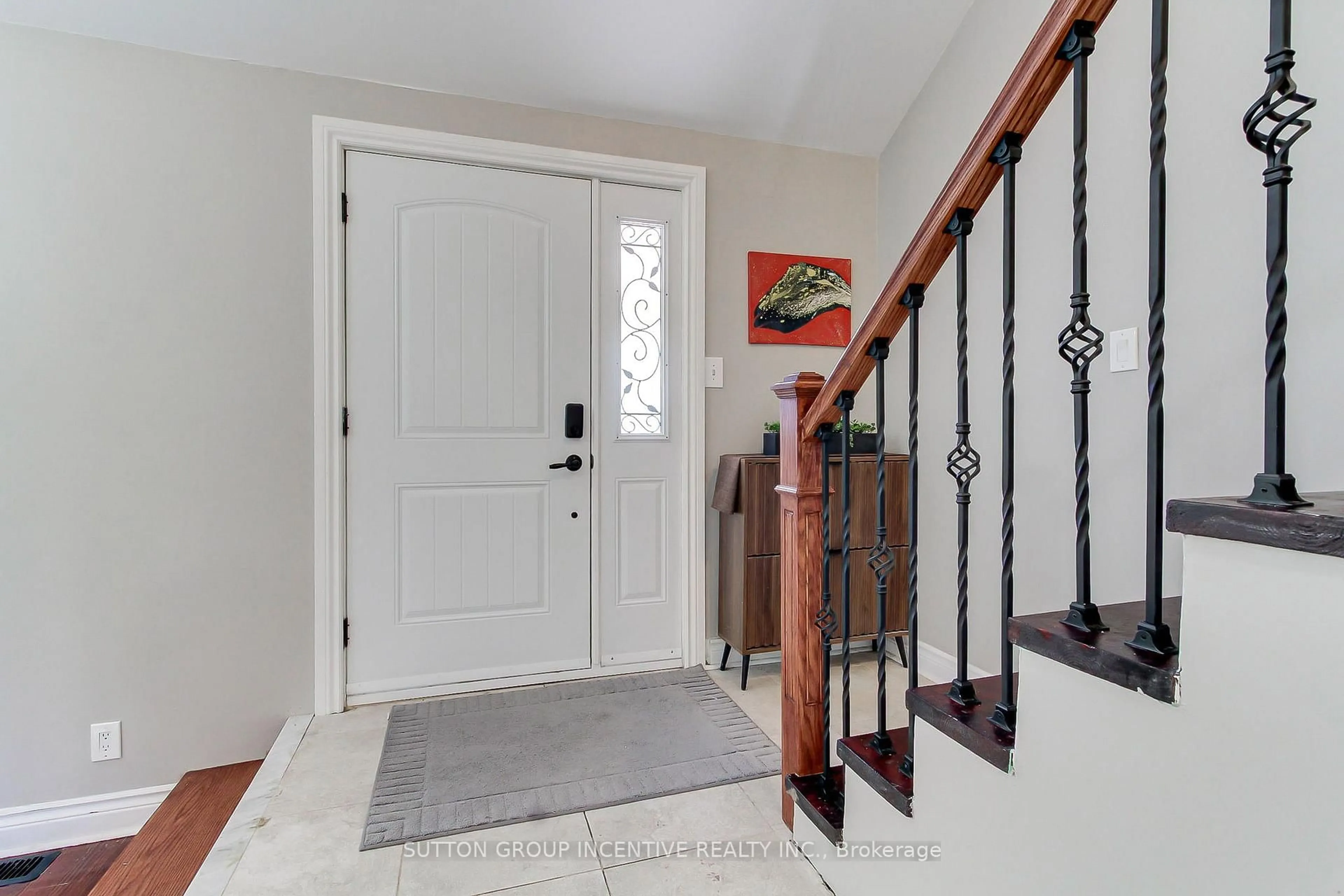 Indoor entryway for 6028 Old Homestead Rd, Georgina Ontario L0E 1R0