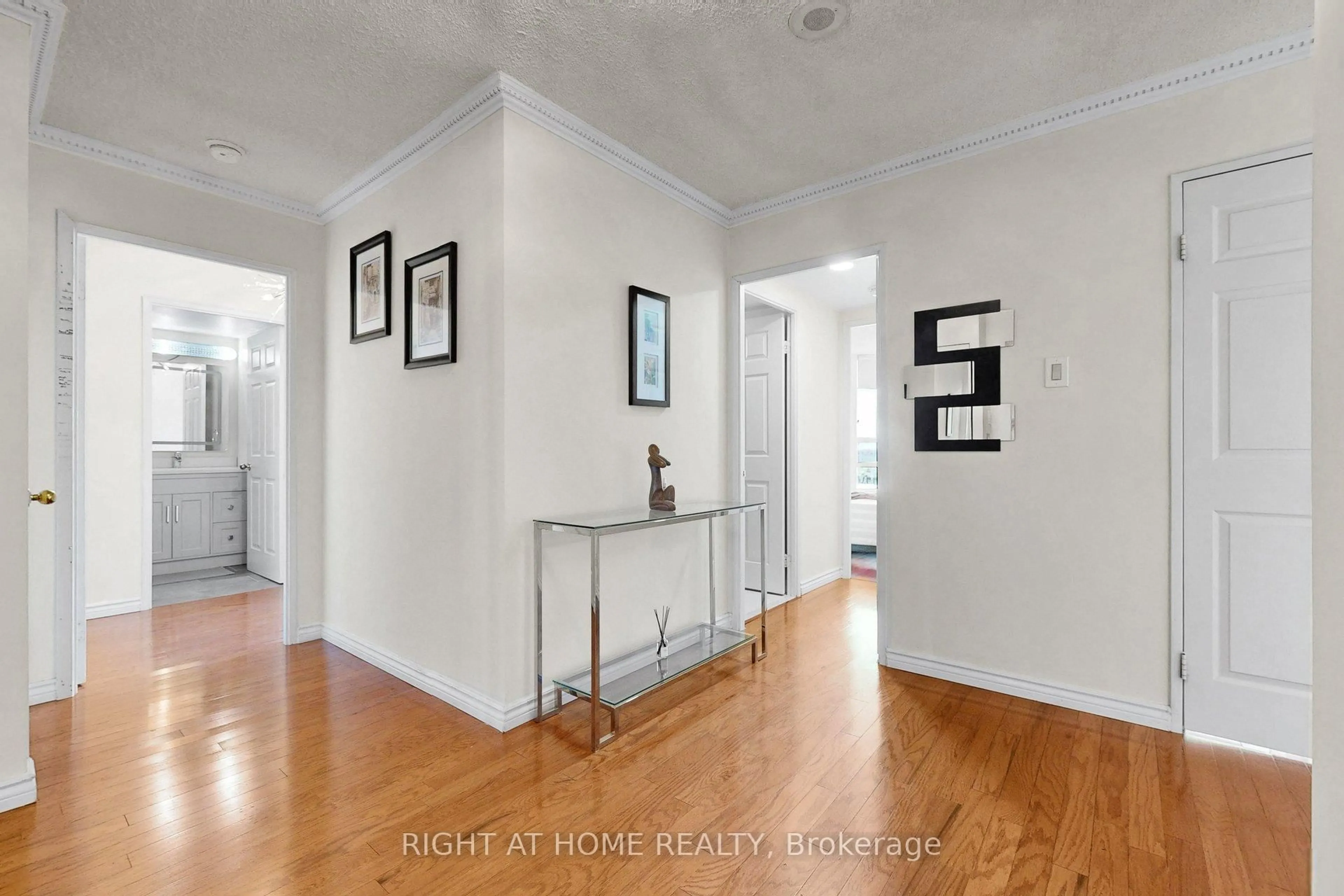 Indoor entryway for 7805 Bayview Ave #1120, Markham Ontario L3T 7N1