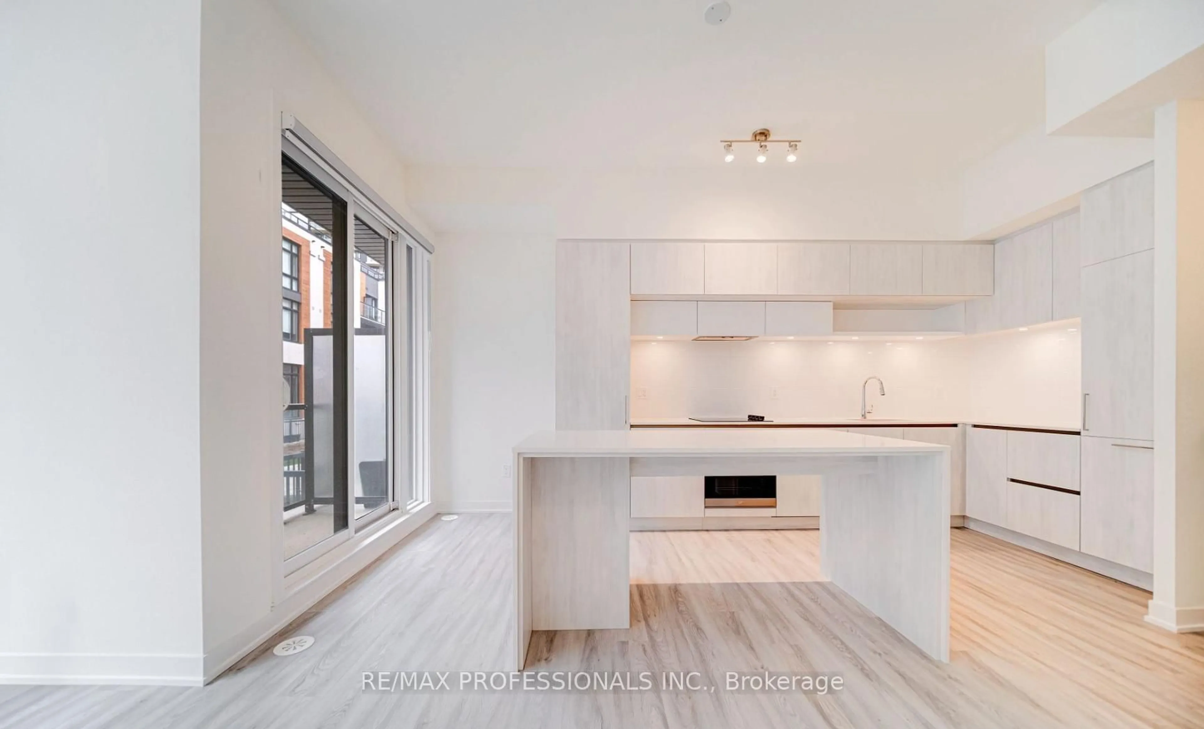 Open concept kitchen, unknown for 11 David Eyer Rd #1508, Richmond Hill Ontario L4S 0N4