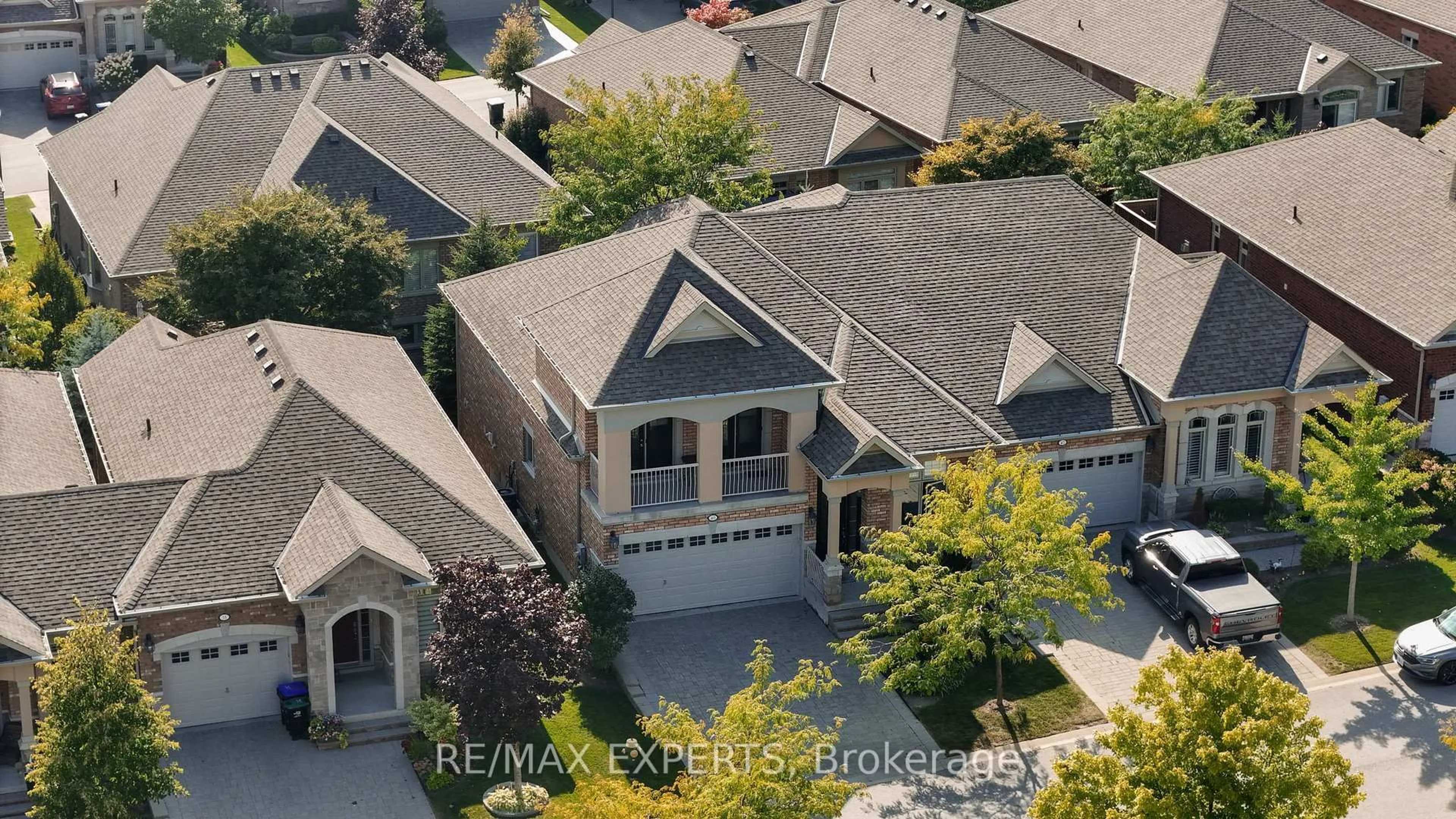 A pic from outside/outdoor area/front of a property/back of a property/a pic from drone, street for 40 Hillcrest Dr, New Tecumseth Ontario L9R 0N4