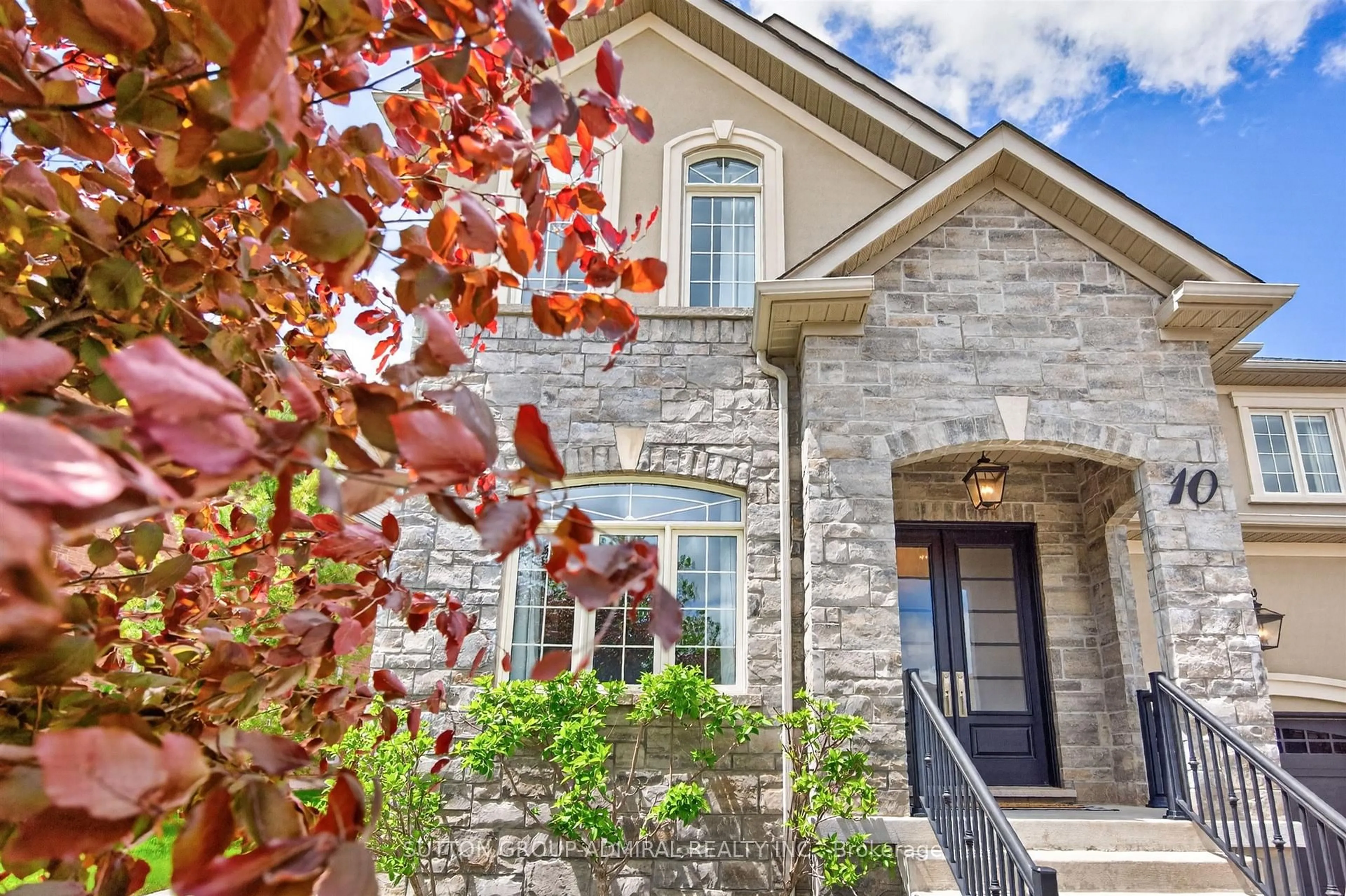 Home with brick exterior material, street for 10 Thomas Noble Crt, King Ontario L7B 0A3