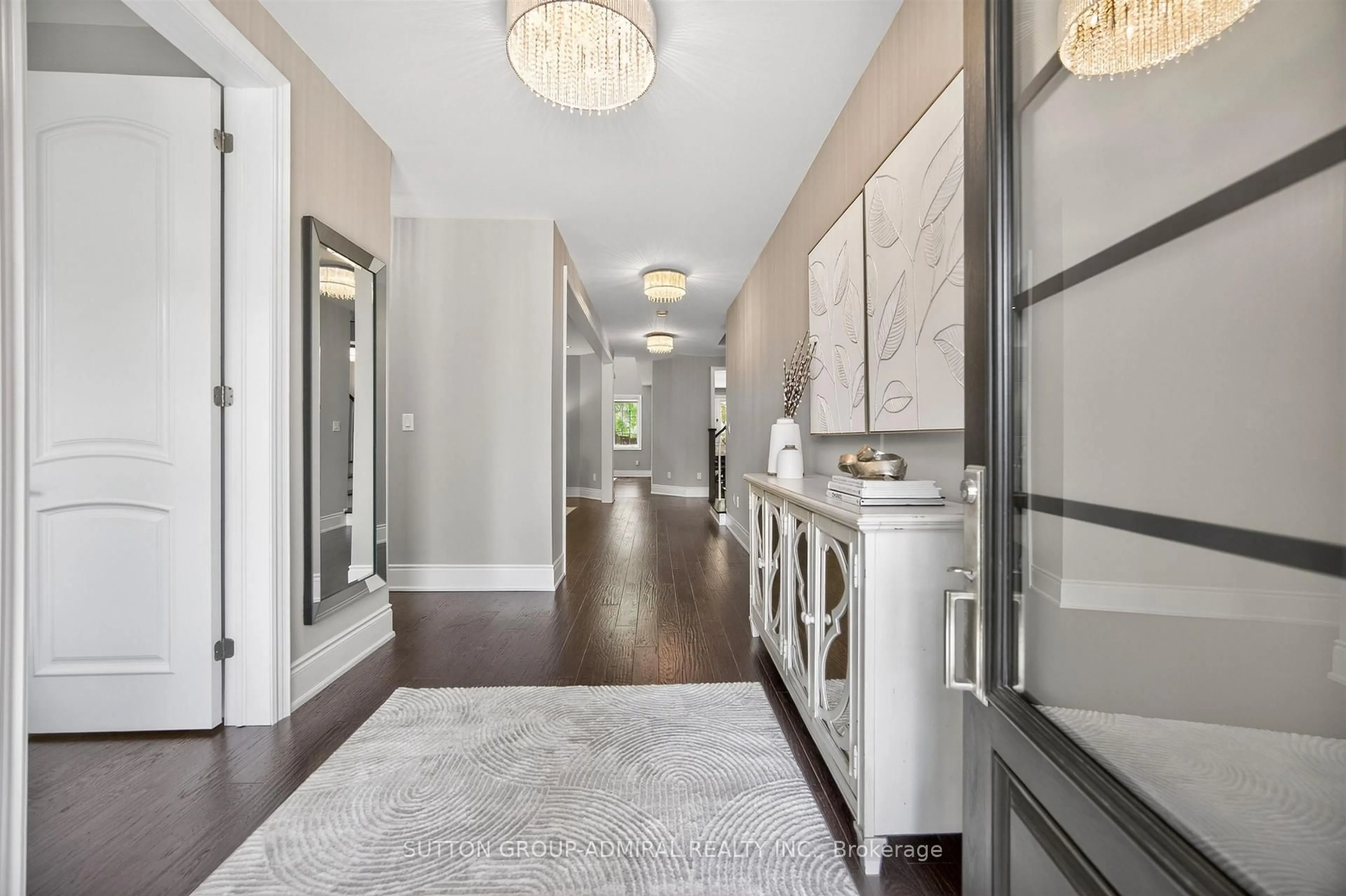 Indoor entryway for 10 Thomas Noble Crt, King Ontario L7B 0A3
