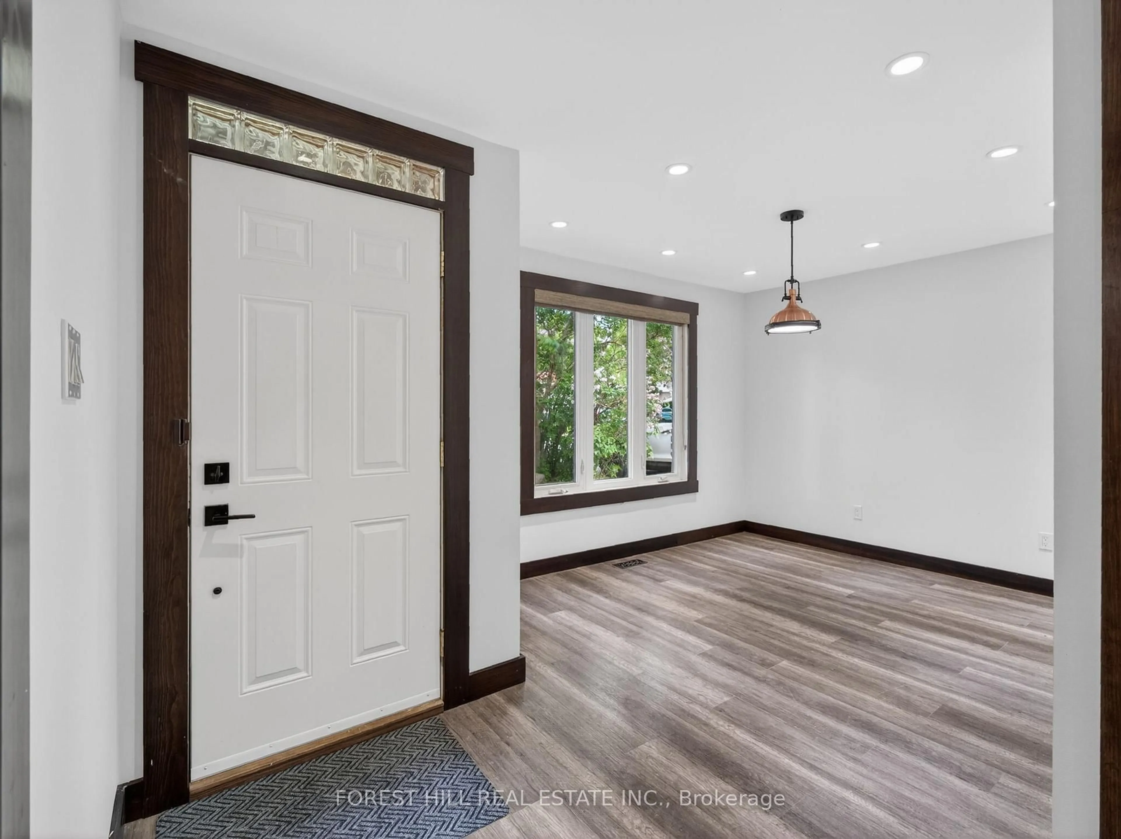 Indoor entryway for 35 Townsend Ave, Bradford West Gwillimbury Ontario L3Z 1X9