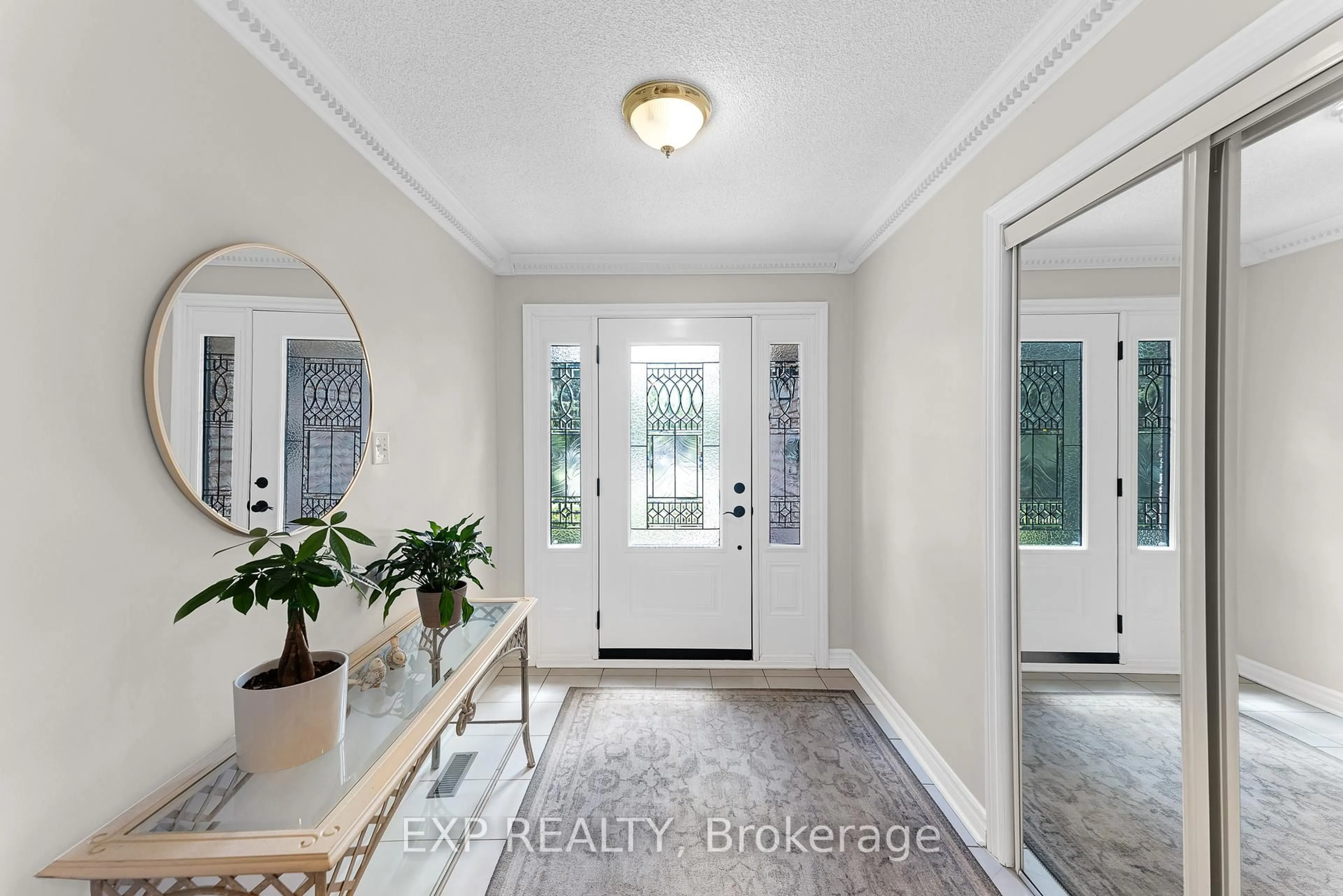 Indoor entryway for 374 Savage Rd, Newmarket Ontario L3X 1S3