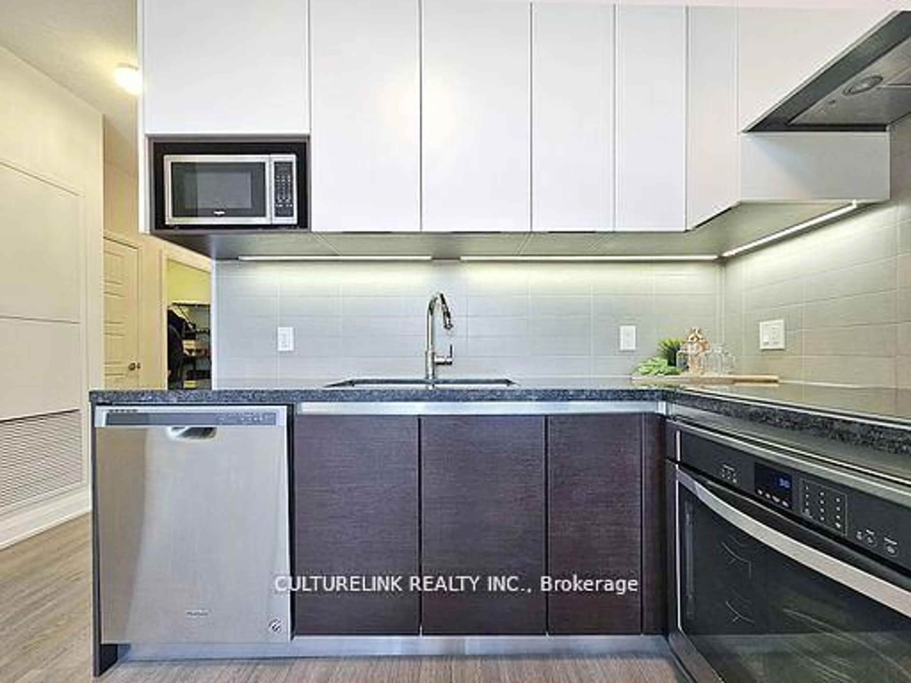 Standard kitchen, ceramic/tile floor for 15 Water Walk Dr #215, Markham Ontario L6G 0G2