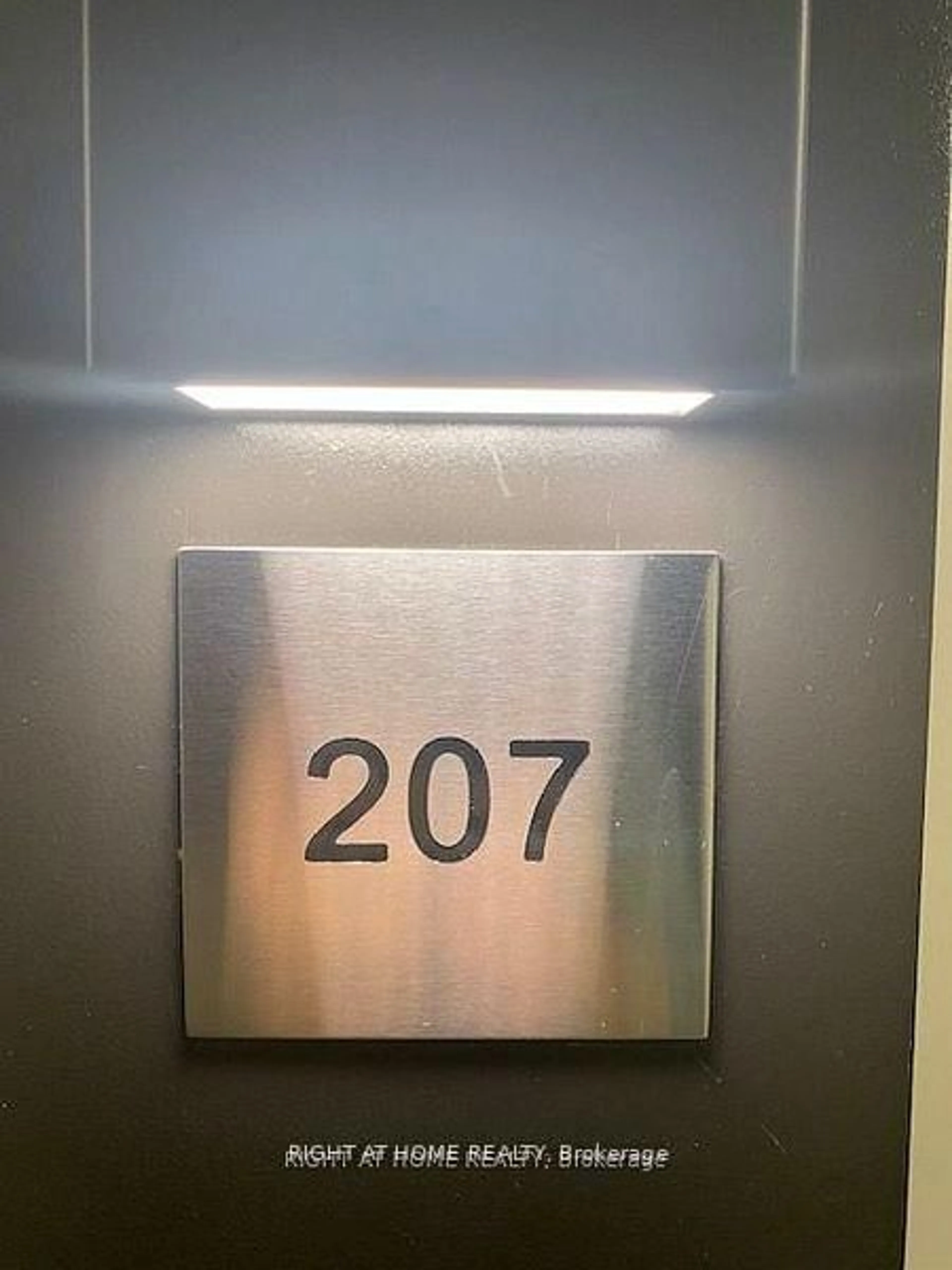 Indoor foyer for 6 DAVID EYER Rd #207, Richmond Hill Ontario L4S 0N5
