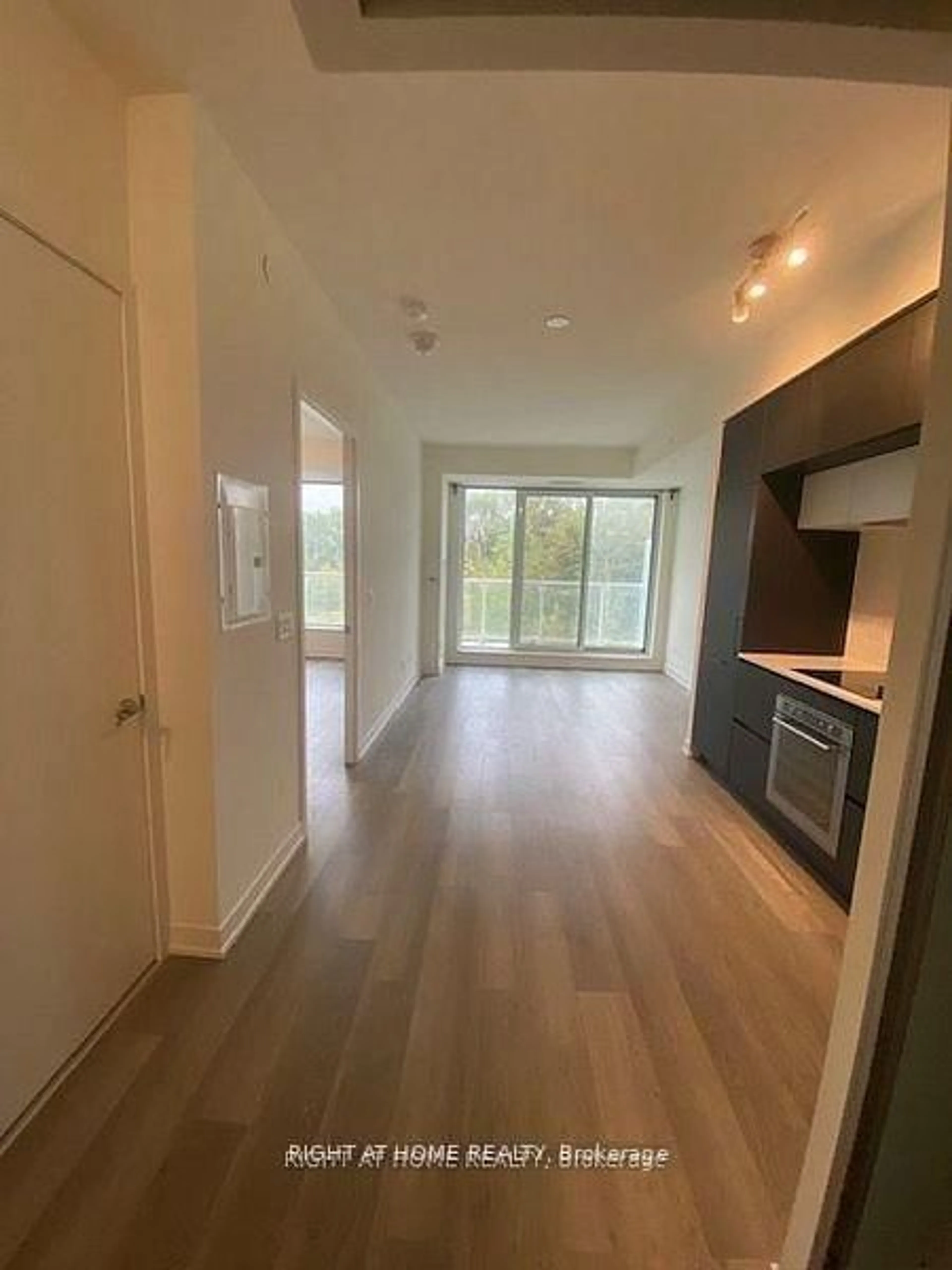 A pic of a room for 6 DAVID EYER Rd #207, Richmond Hill Ontario L4S 0N5