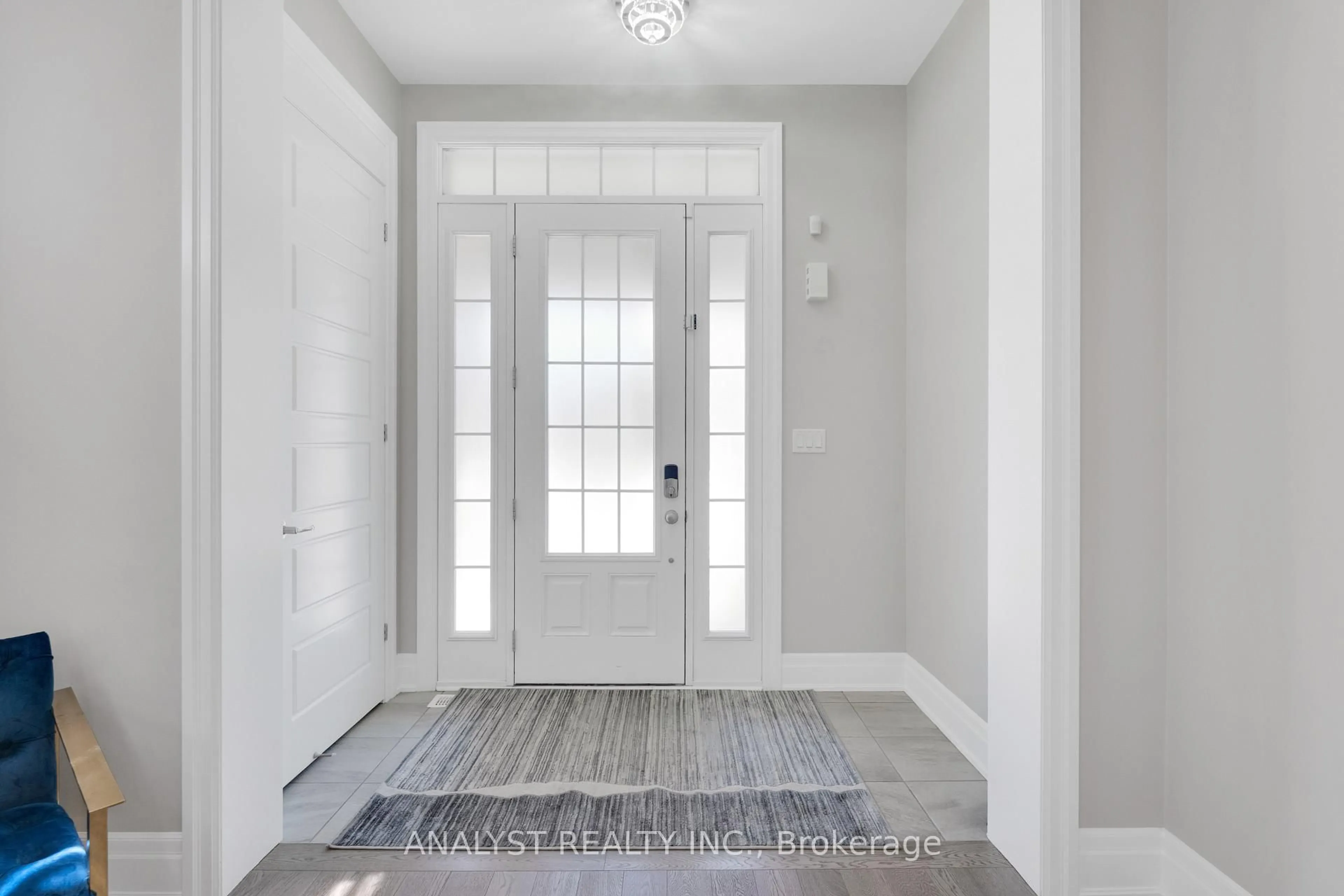Indoor entryway for 15 Streamside St, Vaughan Ontario L4H 4V3