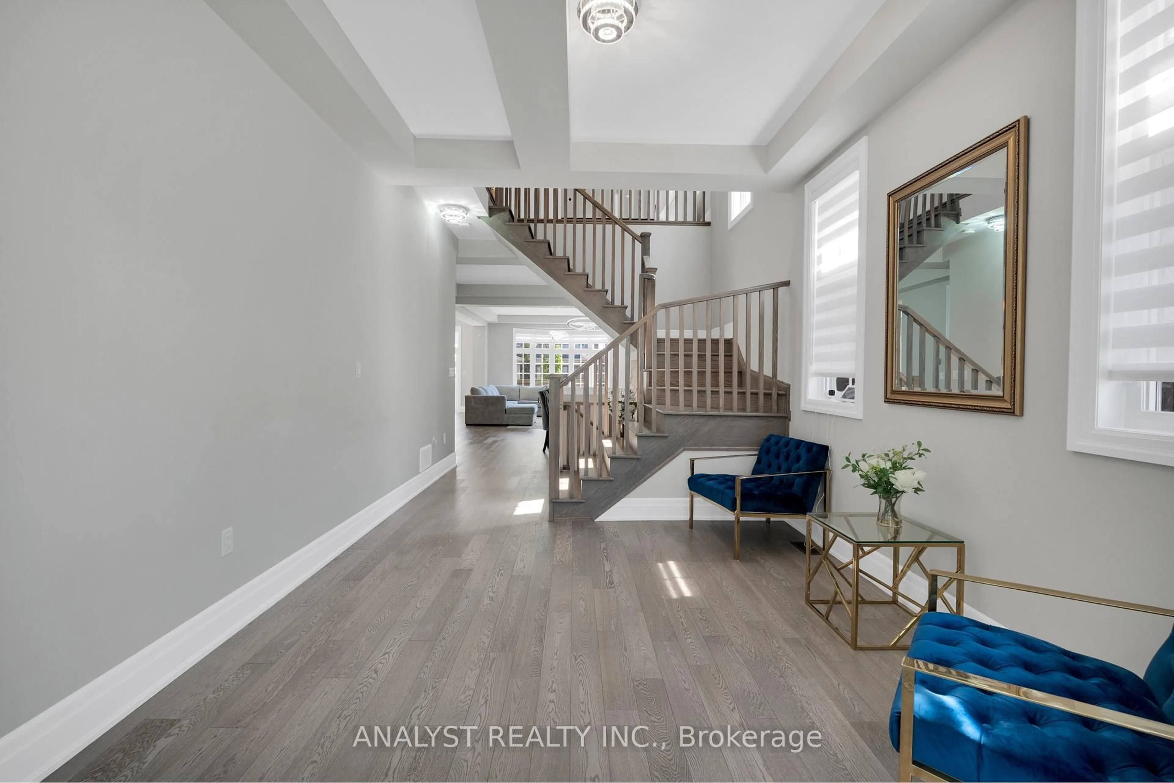 Indoor entryway for 15 Streamside St, Vaughan Ontario L4H 4V3