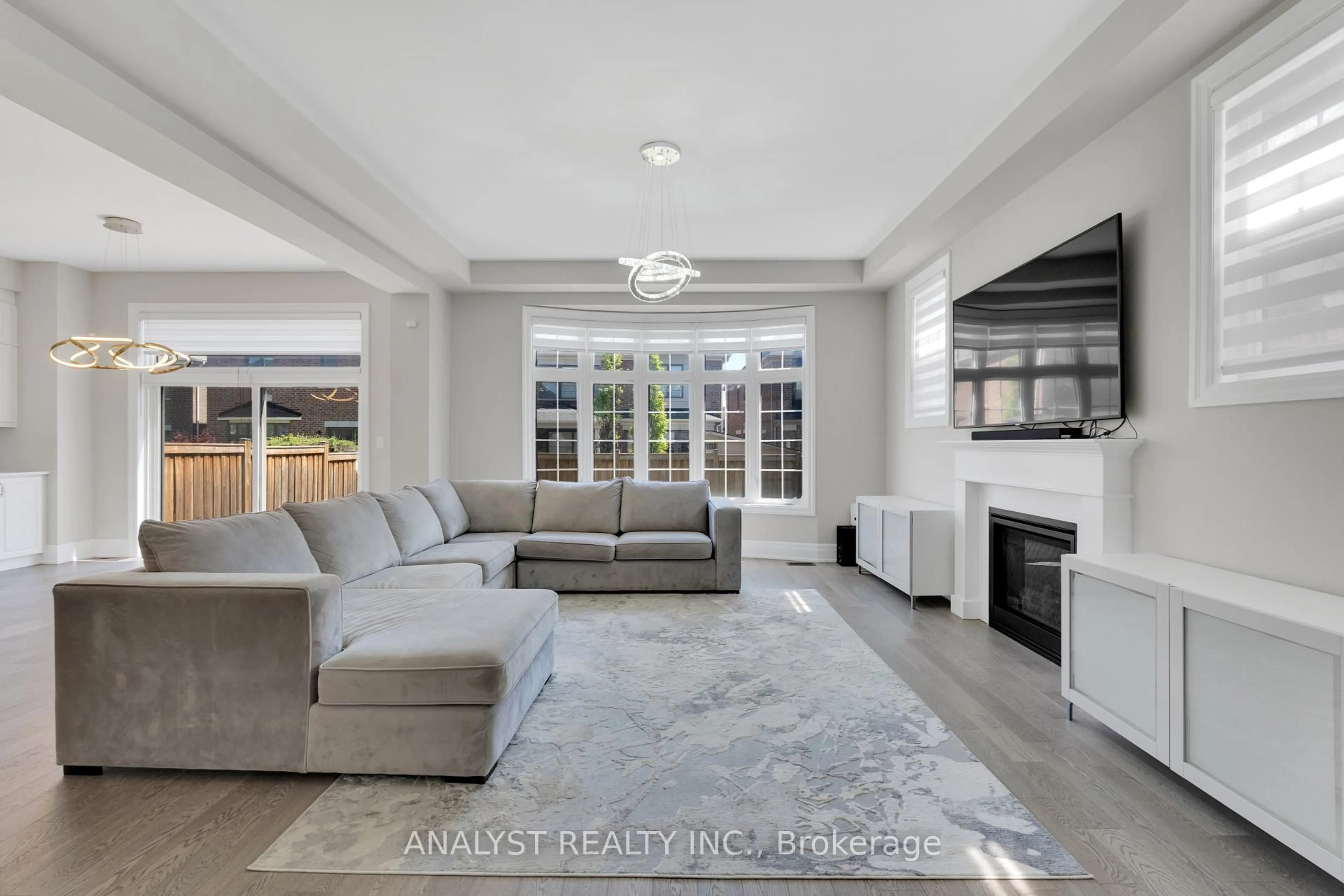 Living room with furniture, ceramic/tile floor for 15 Streamside St, Vaughan Ontario L4H 4V3