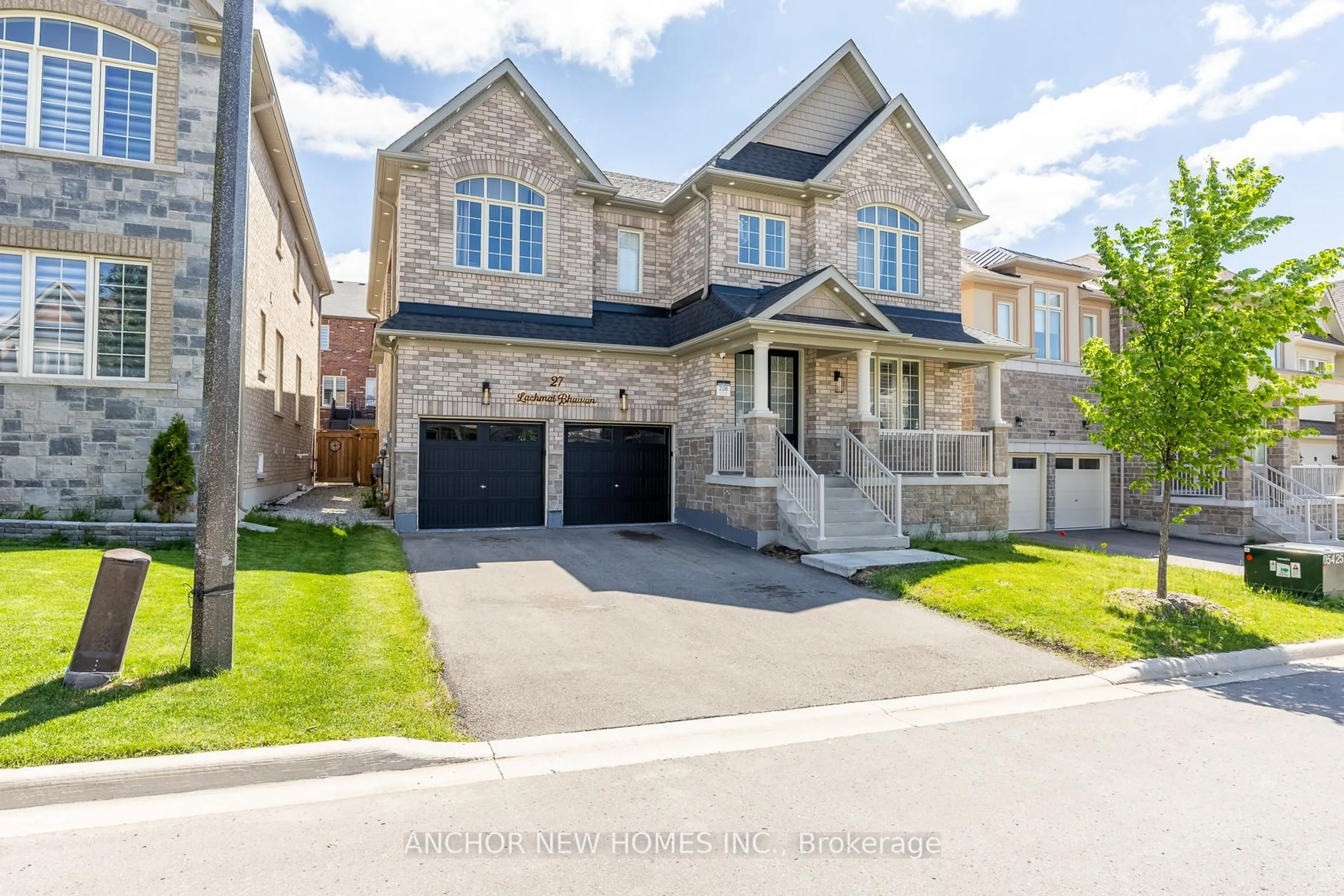 Home with brick exterior material, street for 27 Balsdon Hllw, East Gwillimbury Ontario L9N 0Y7
