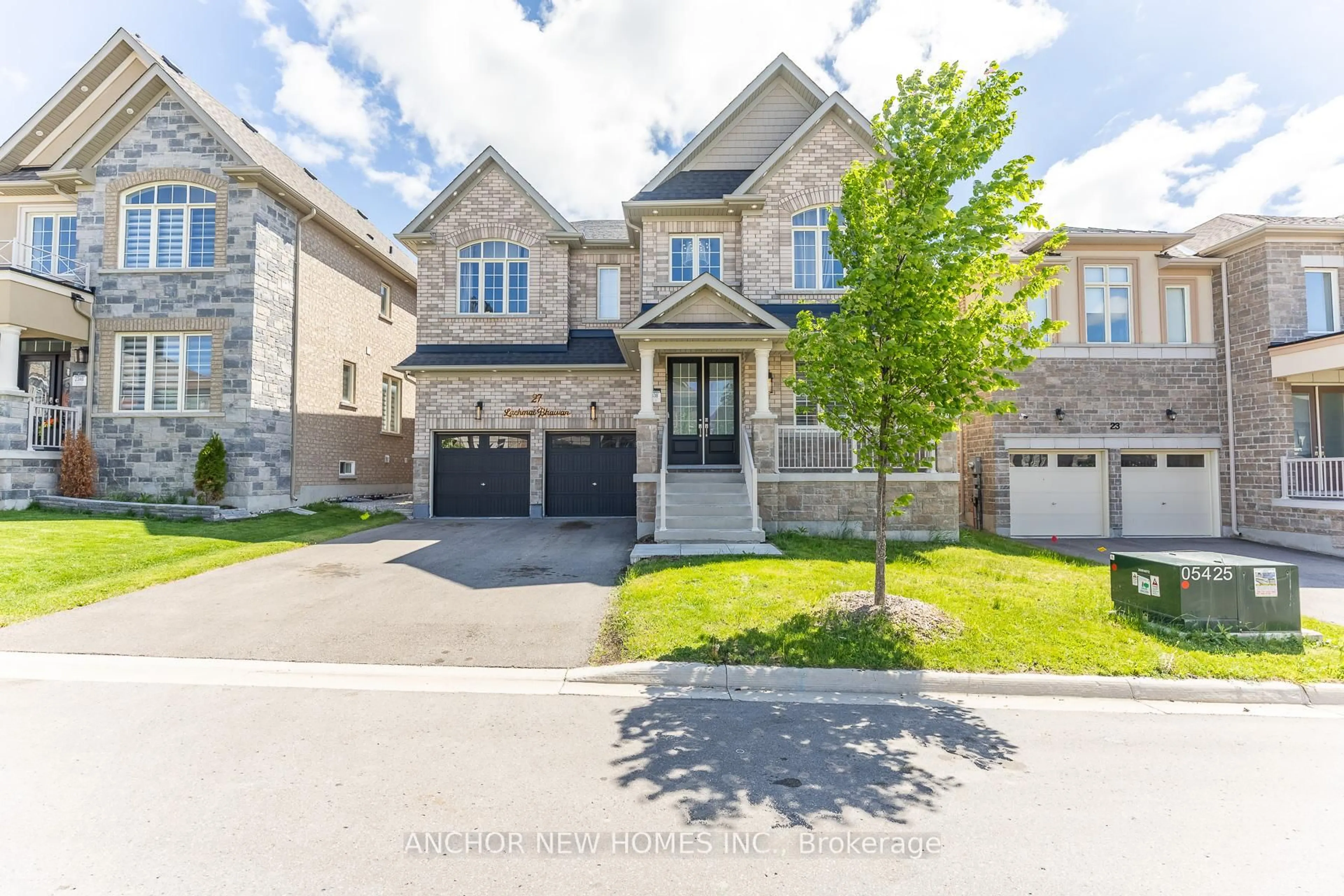 Home with brick exterior material, street for 27 Balsdon Hllw, East Gwillimbury Ontario L9N 0Y7