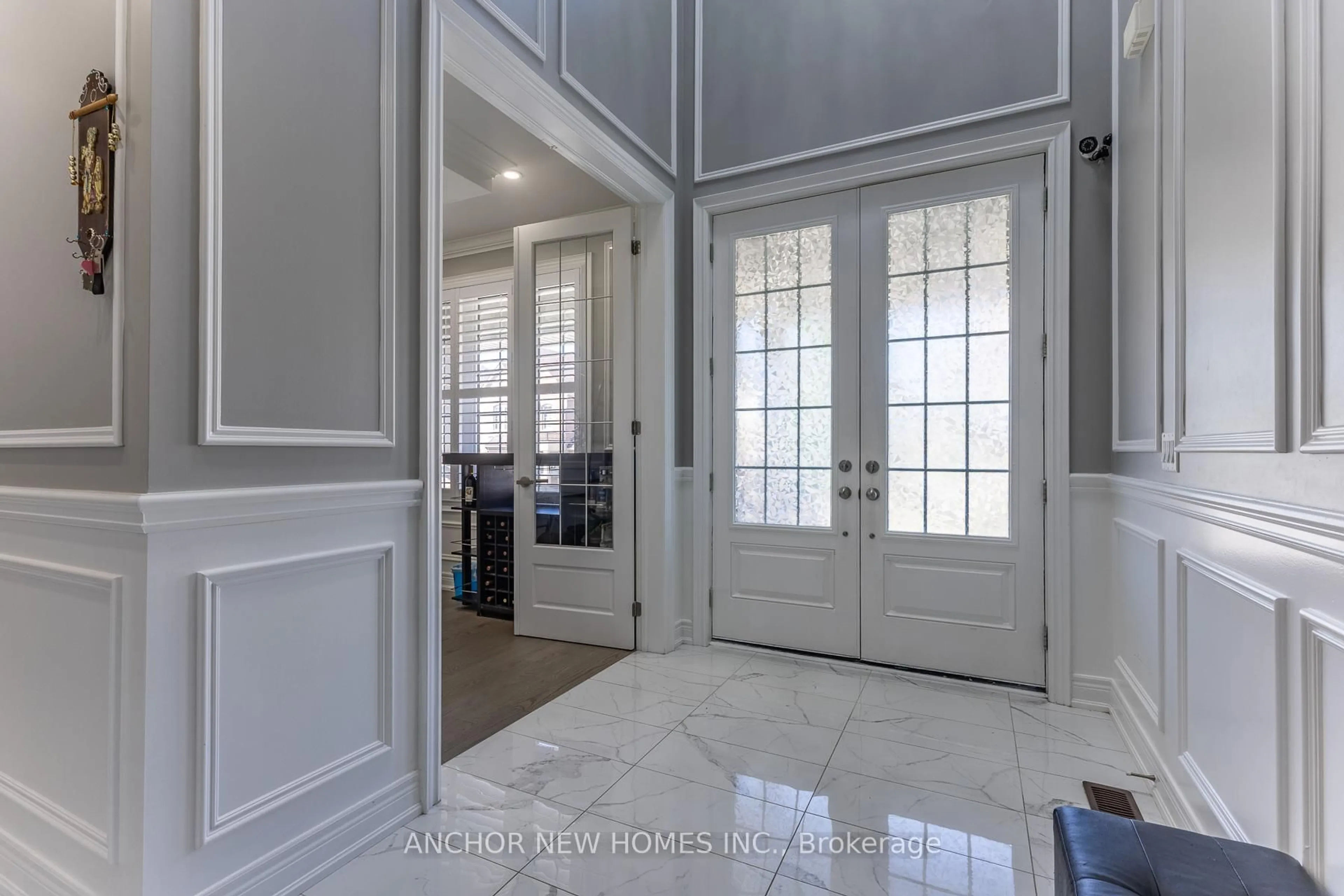 Indoor entryway for 27 Balsdon Hllw, East Gwillimbury Ontario L9N 0Y7