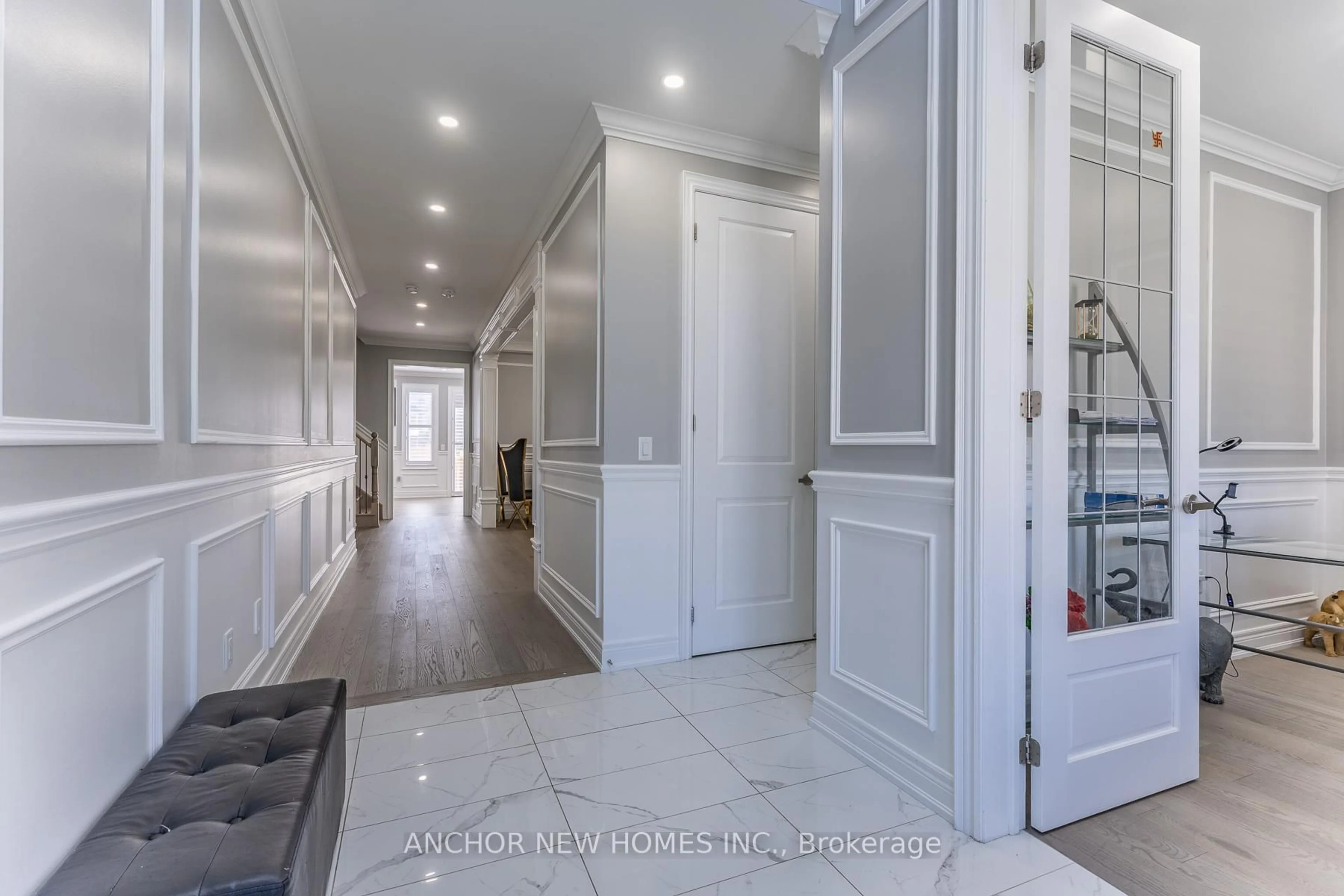 Indoor entryway for 27 Balsdon Hllw, East Gwillimbury Ontario L9N 0Y7