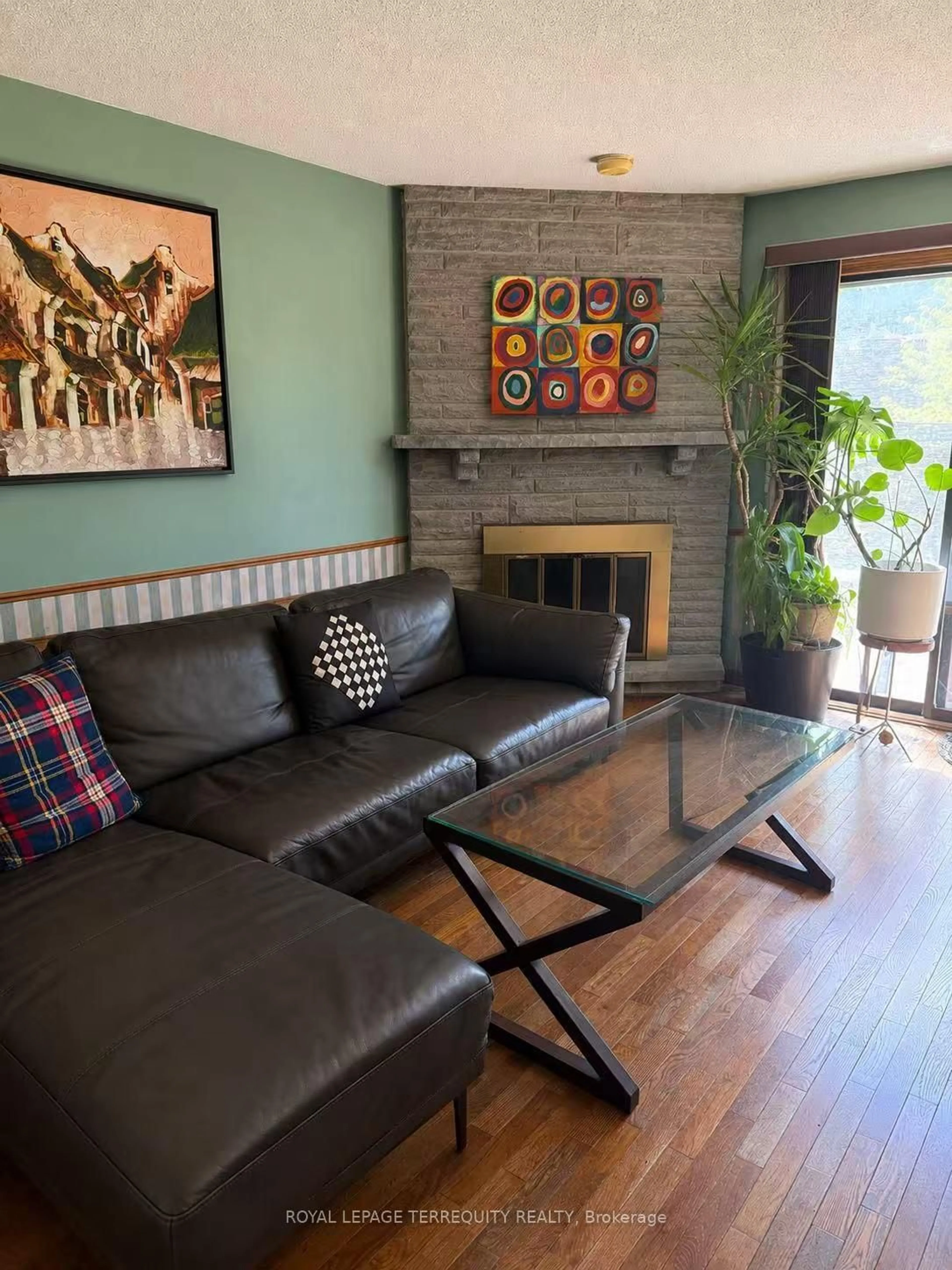 Living room with furniture, wood/laminate floor for 304 Charlton Ave, Vaughan Ontario L4J 6H4