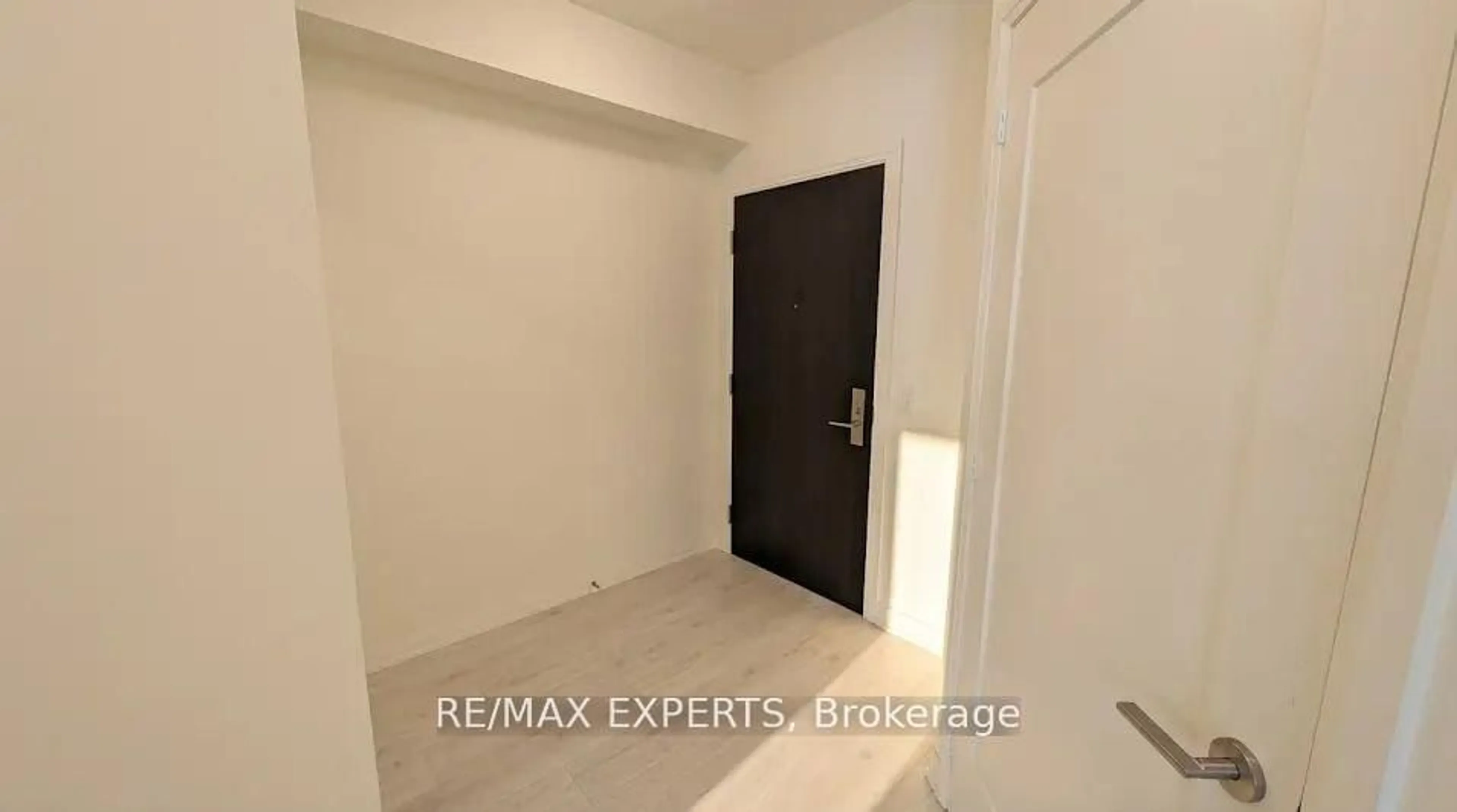 Indoor foyer for 9000 Jane St #221, Vaughan Ontario L4K 0M6
