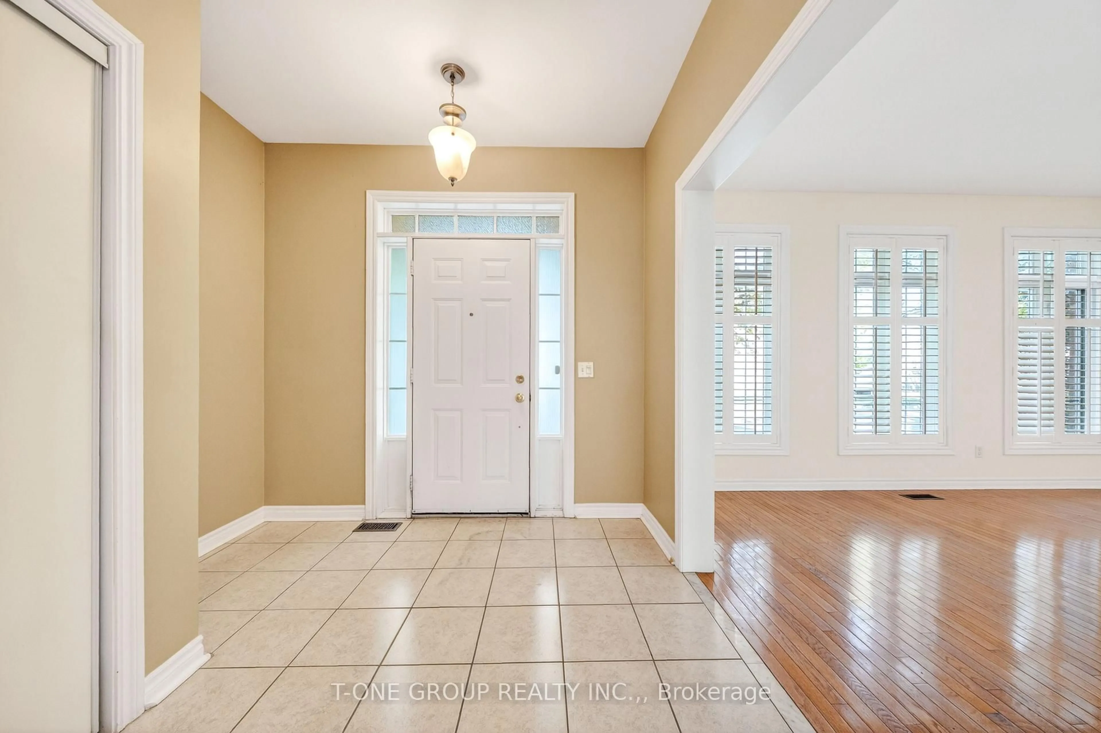 Indoor entryway for 99 Prospectors Dr, Markham Ontario L6C 2A5