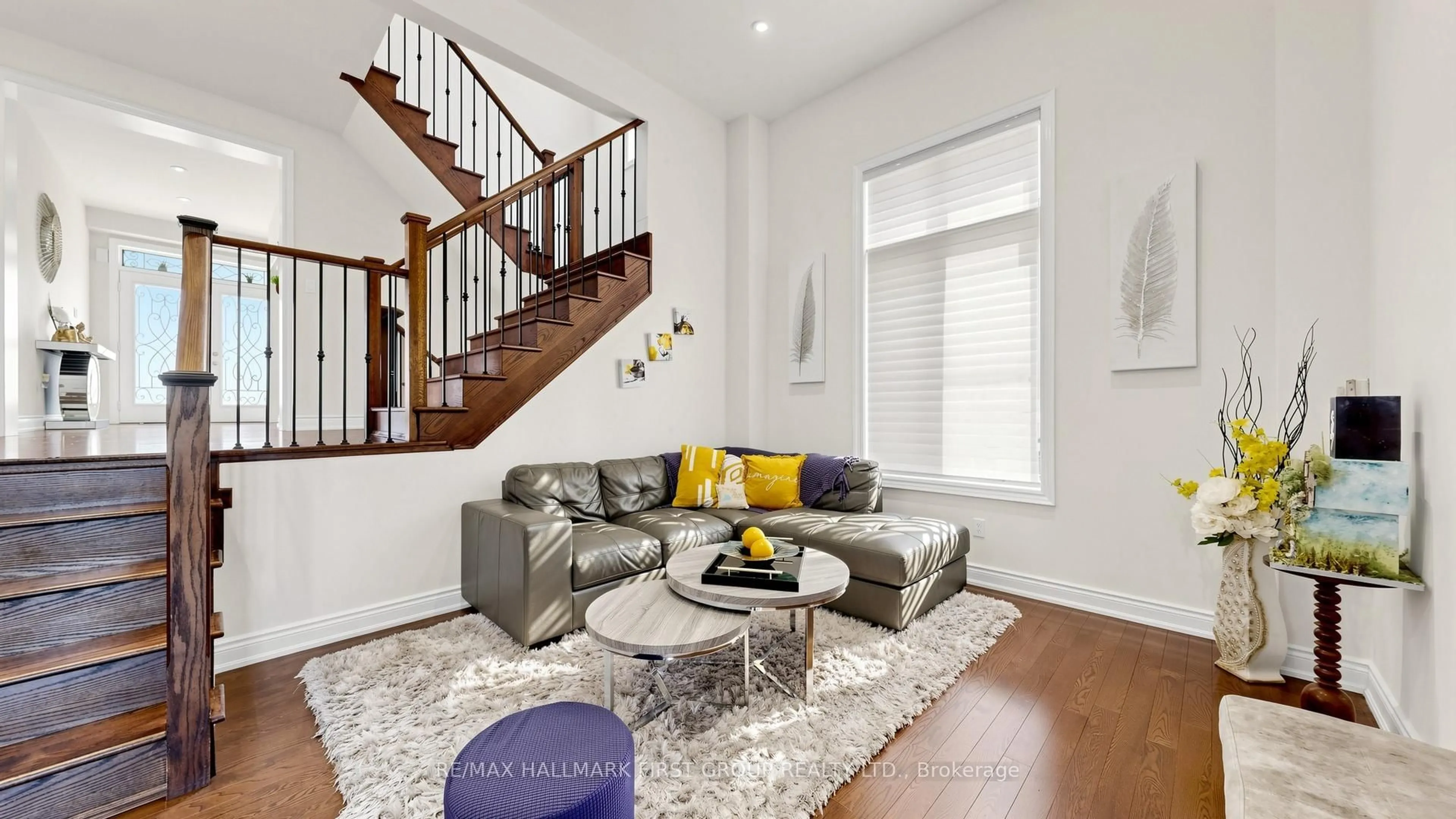 Living room with furniture, unknown for 40 Hackett St, East Gwillimbury Ontario L9N 0P8