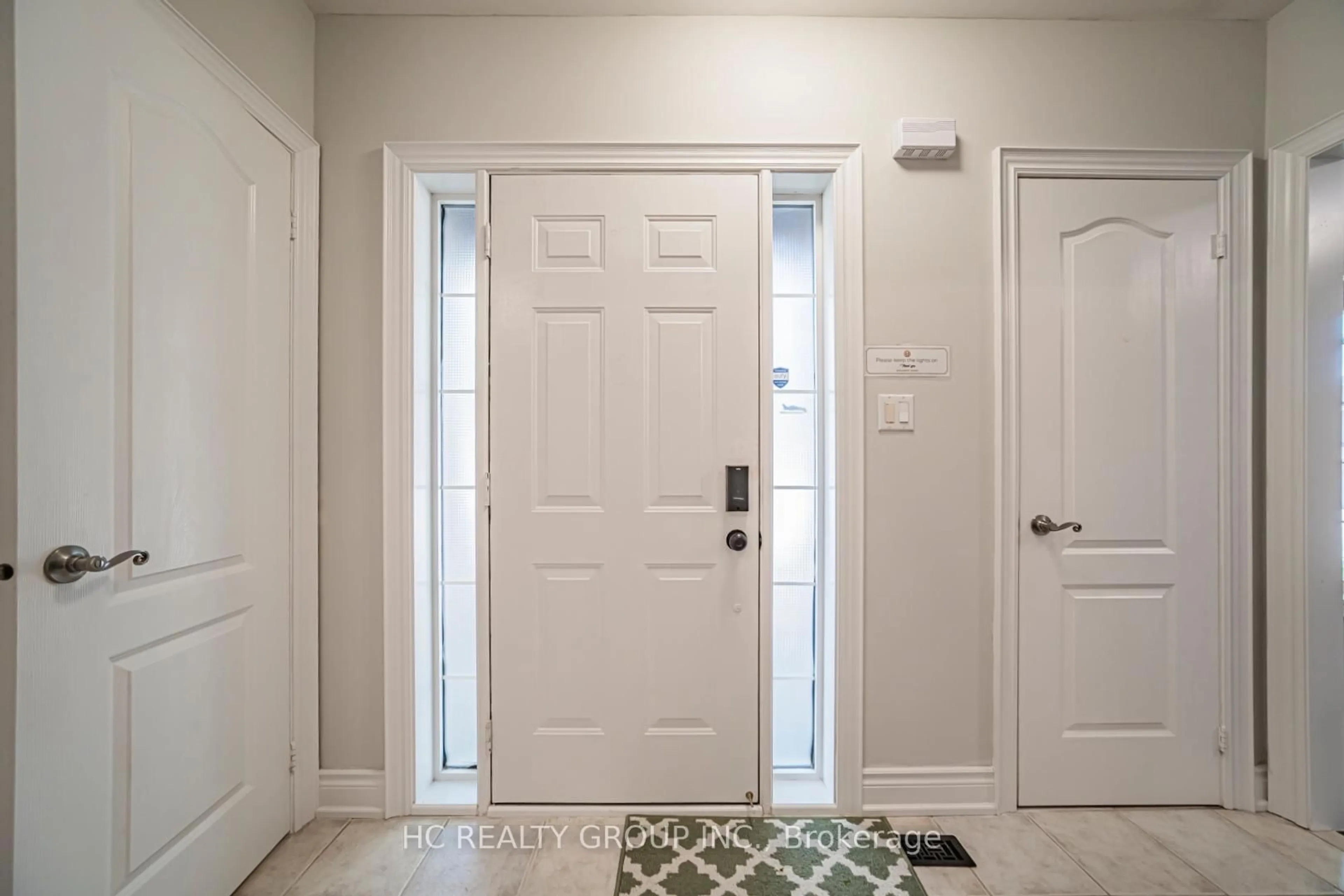 Indoor entryway for 483 Menczel Cres, Newmarket Ontario L3X 2P6