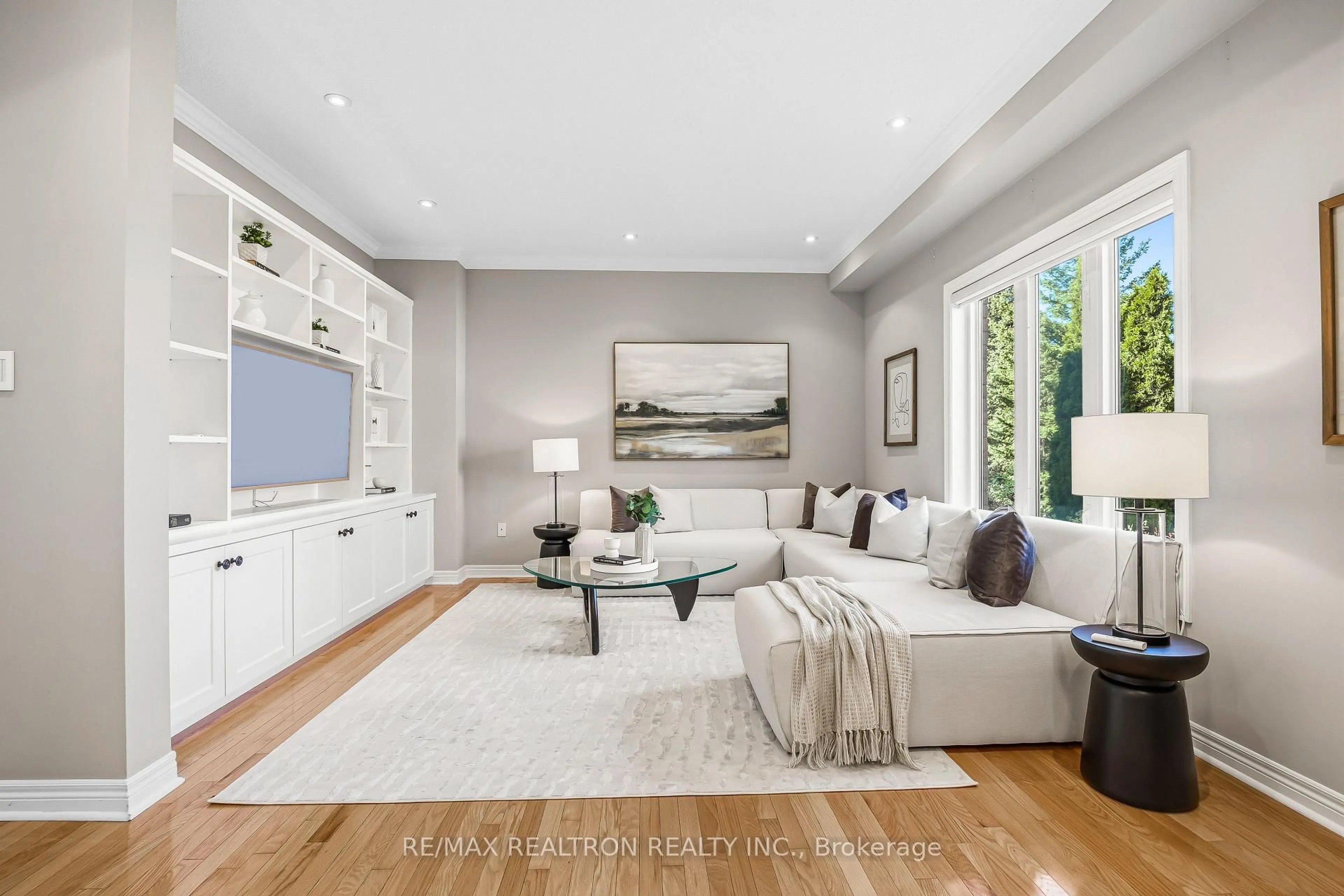 Living room with furniture, unknown for 5 Daphnia Dr, Vaughan Ontario L4J 8X1