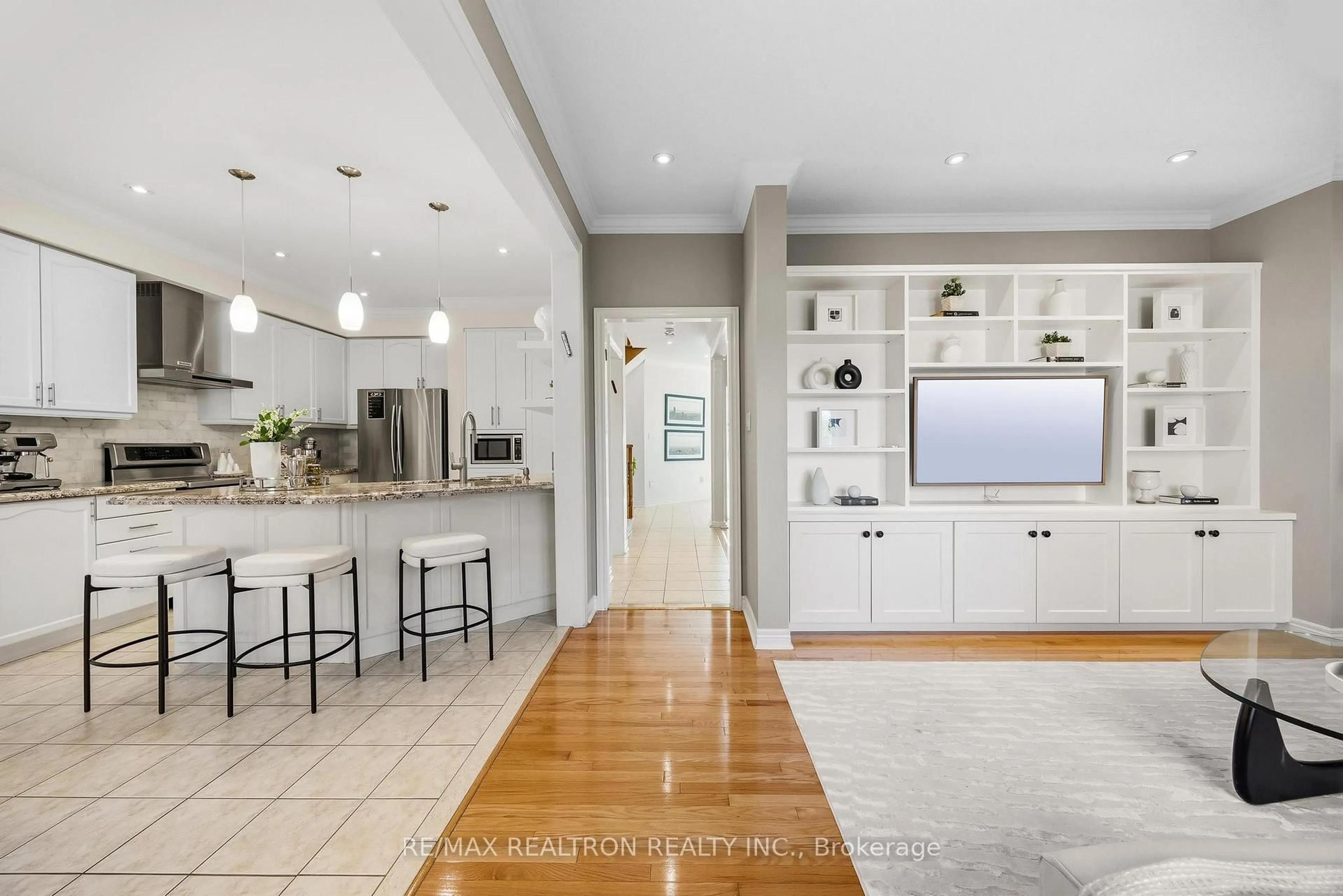 Open concept kitchen, ceramic/tile floor for 5 Daphnia Dr, Vaughan Ontario L4J 8X1