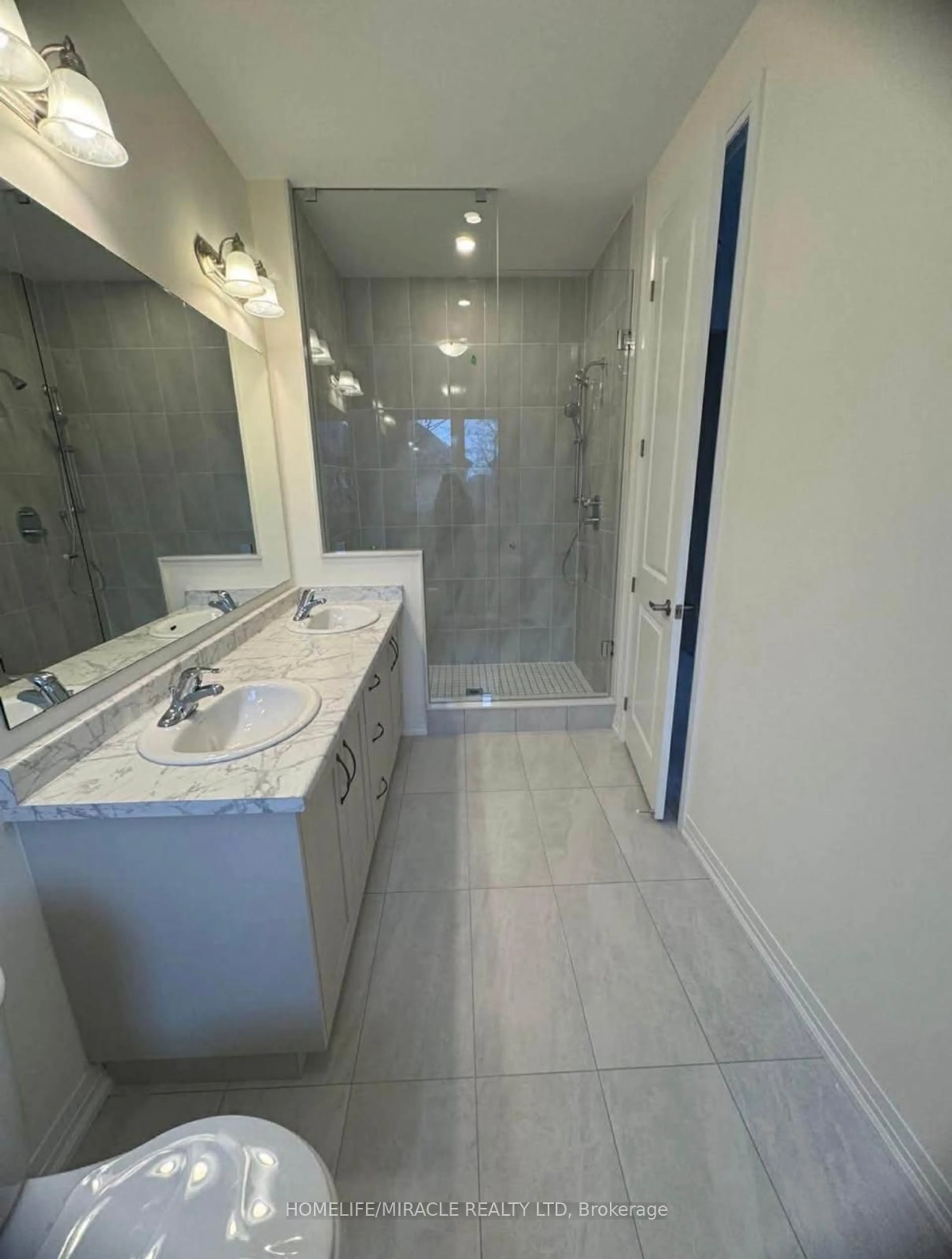 Contemporary bathroom, ceramic/tile floor for 35 Rumi Crt, Vaughan Ontario L6A 5E5