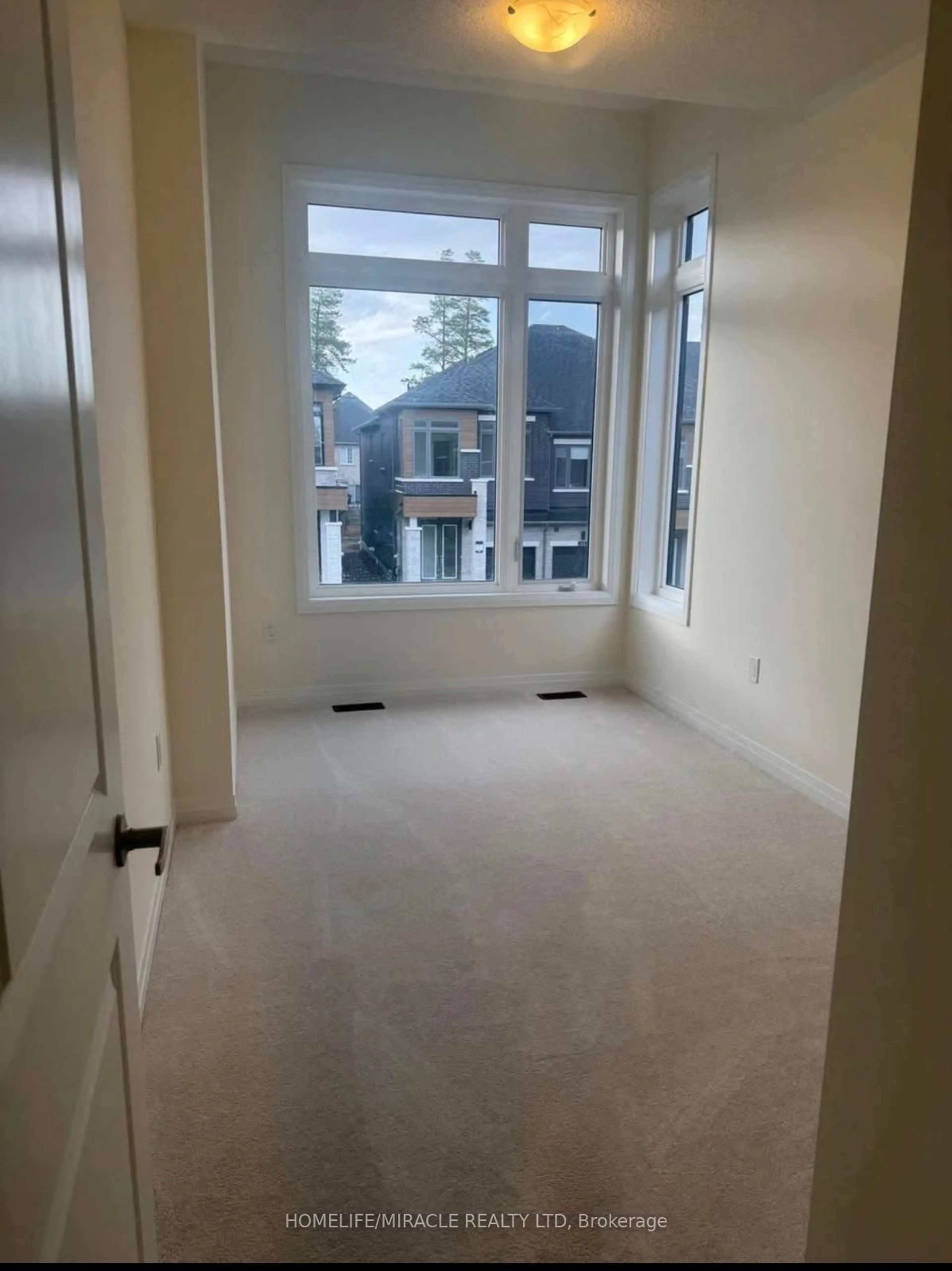 A pic of a room for 35 Rumi Crt, Vaughan Ontario L6A 5E5