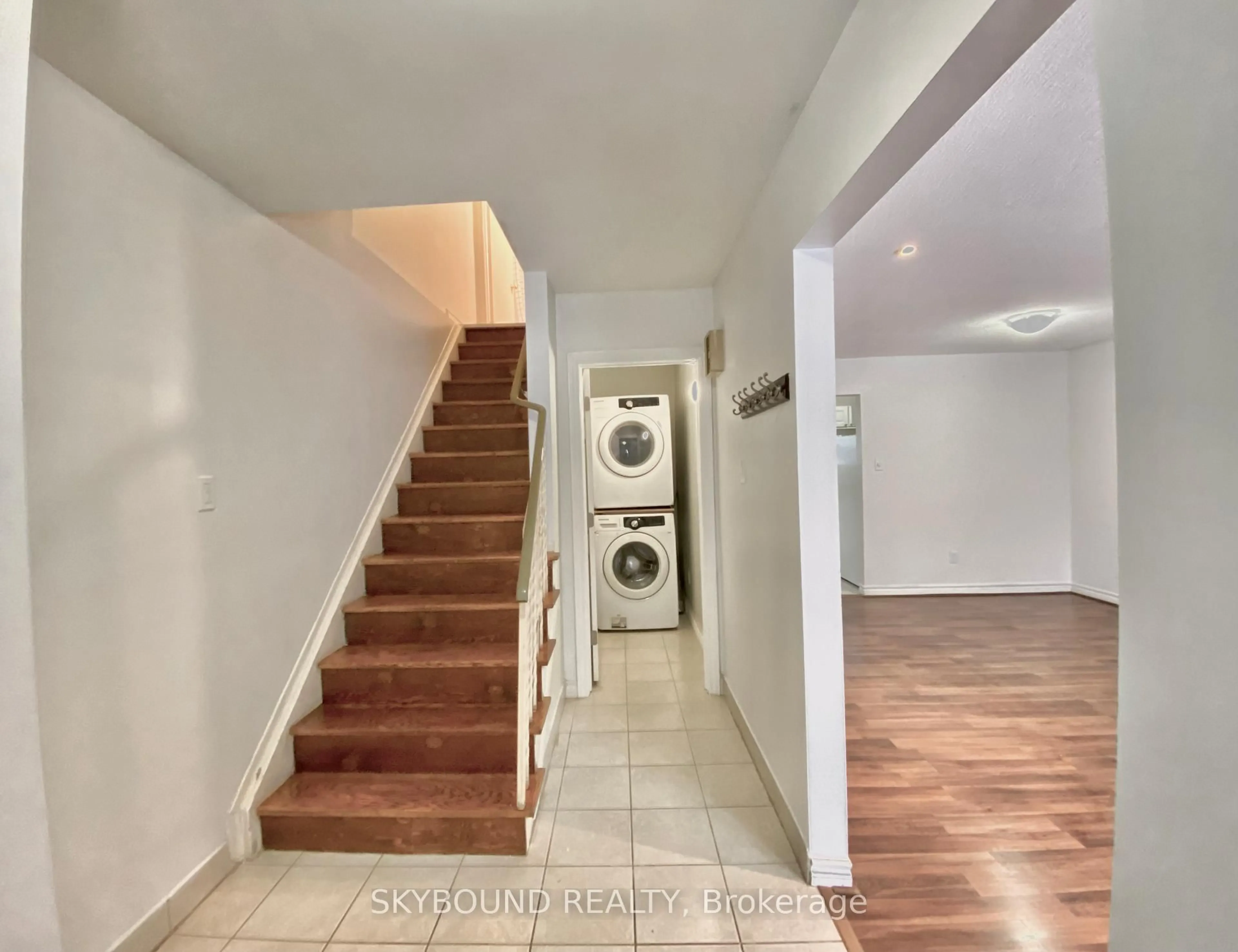 Unknown for 252 William Roe Blvd, Newmarket Ontario L3Y 1B5