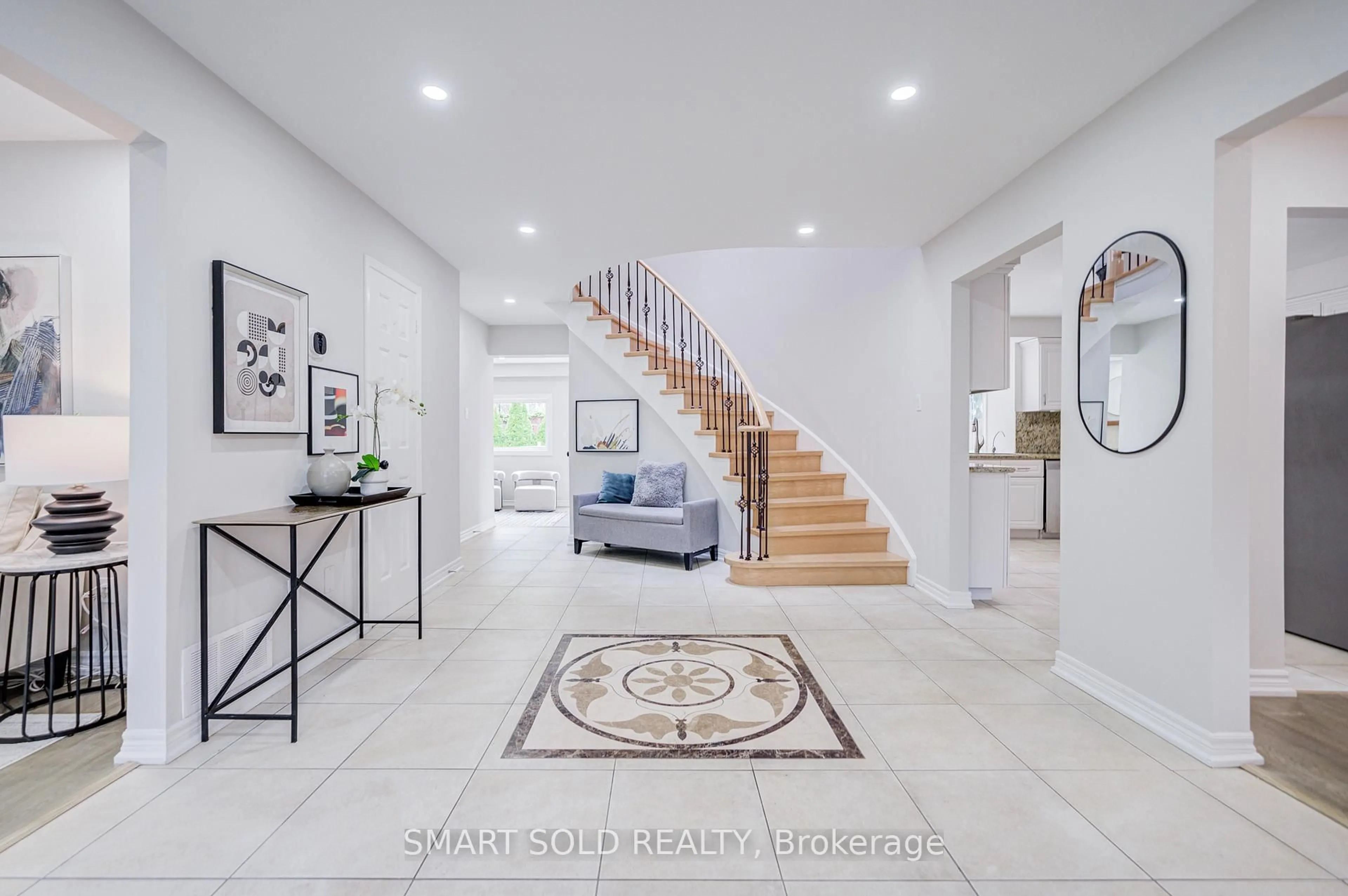 Indoor entryway for 41 Carnforth Dr, Markham Ontario L3R 7V9