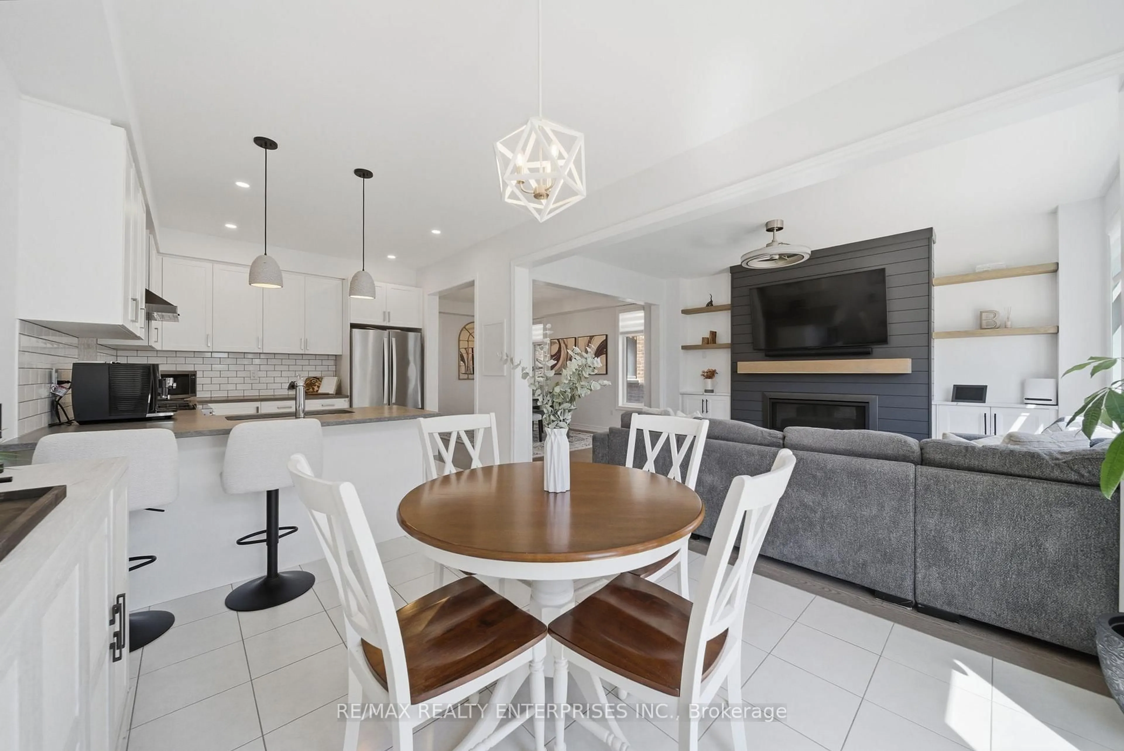 Open concept kitchen, ceramic/tile floor for 66 Prunella Cres, East Gwillimbury Ontario L9N 0S7