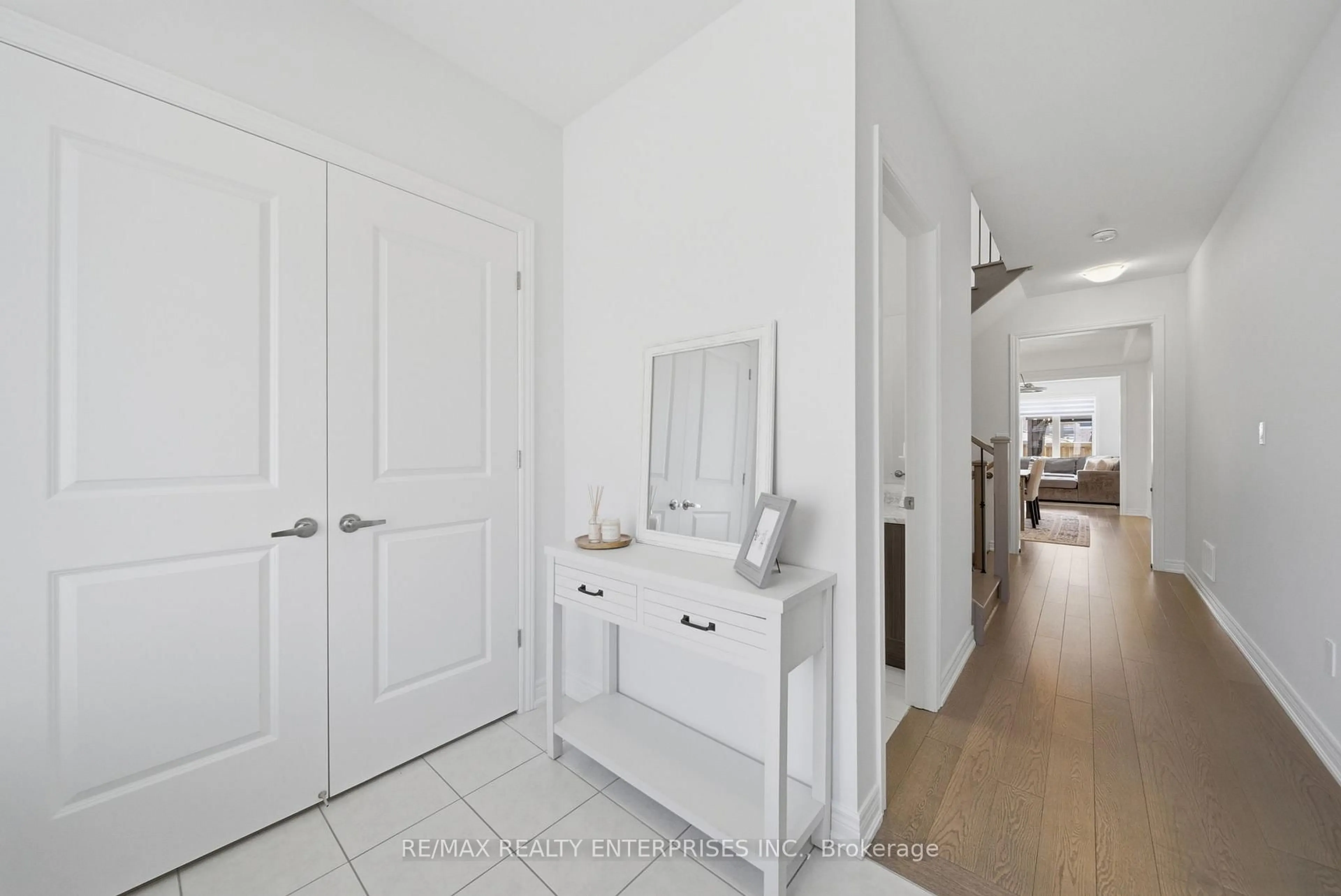 Indoor entryway for 66 Prunella Cres, East Gwillimbury Ontario L9N 0S7