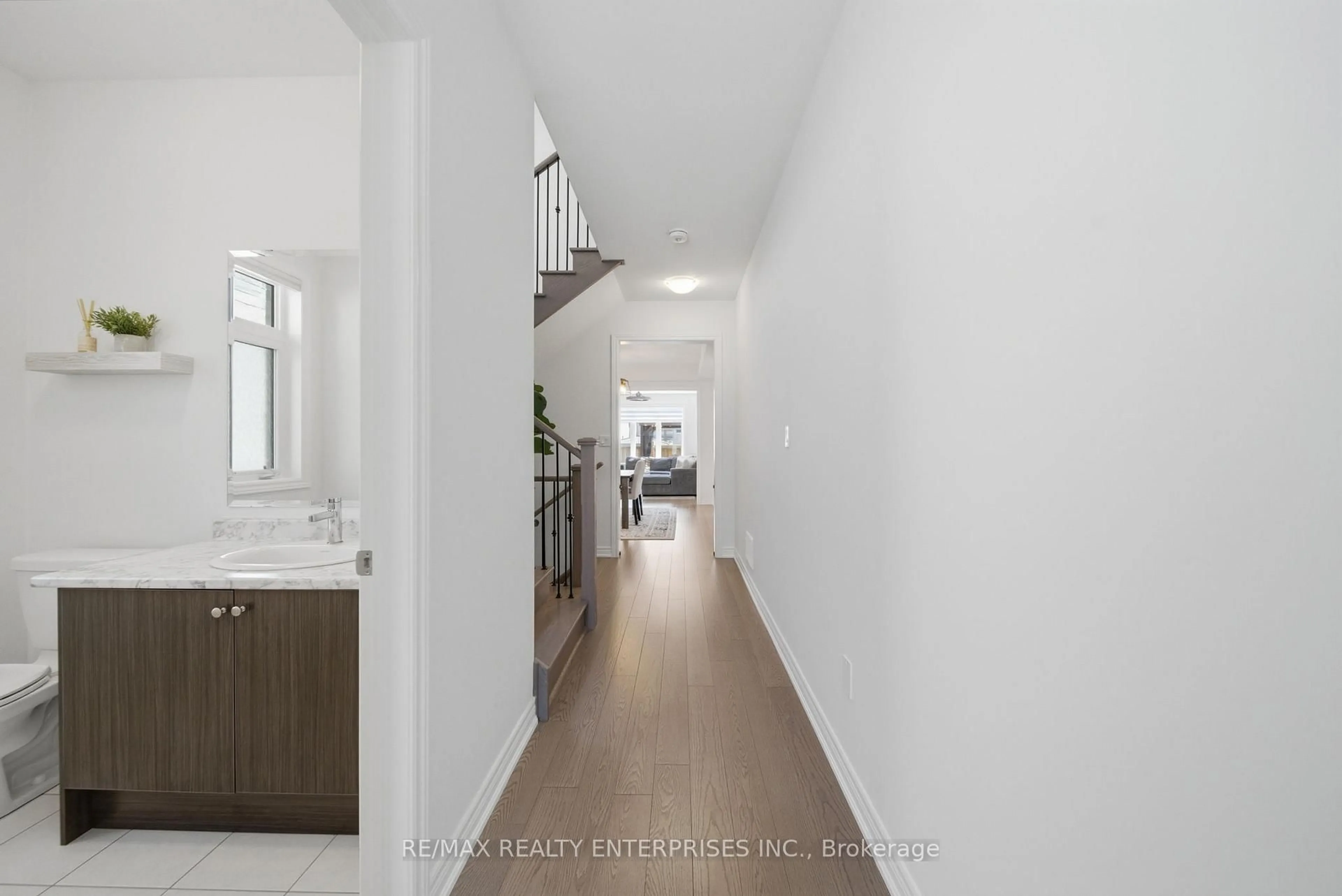 Indoor entryway for 66 Prunella Cres, East Gwillimbury Ontario L9N 0S7