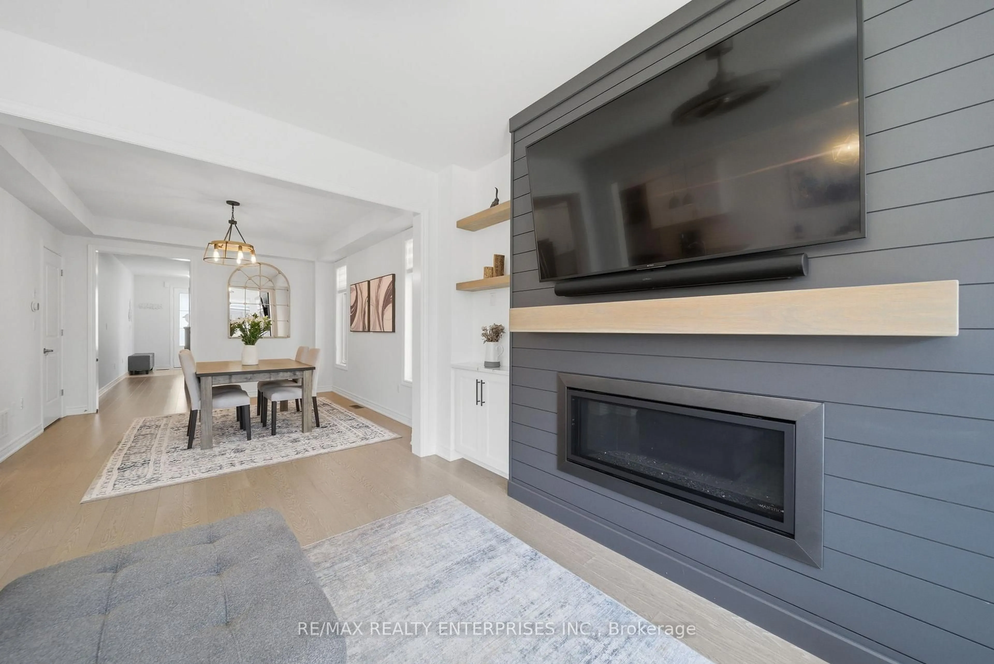 Living room with furniture, unknown for 66 Prunella Cres, East Gwillimbury Ontario L9N 0S7