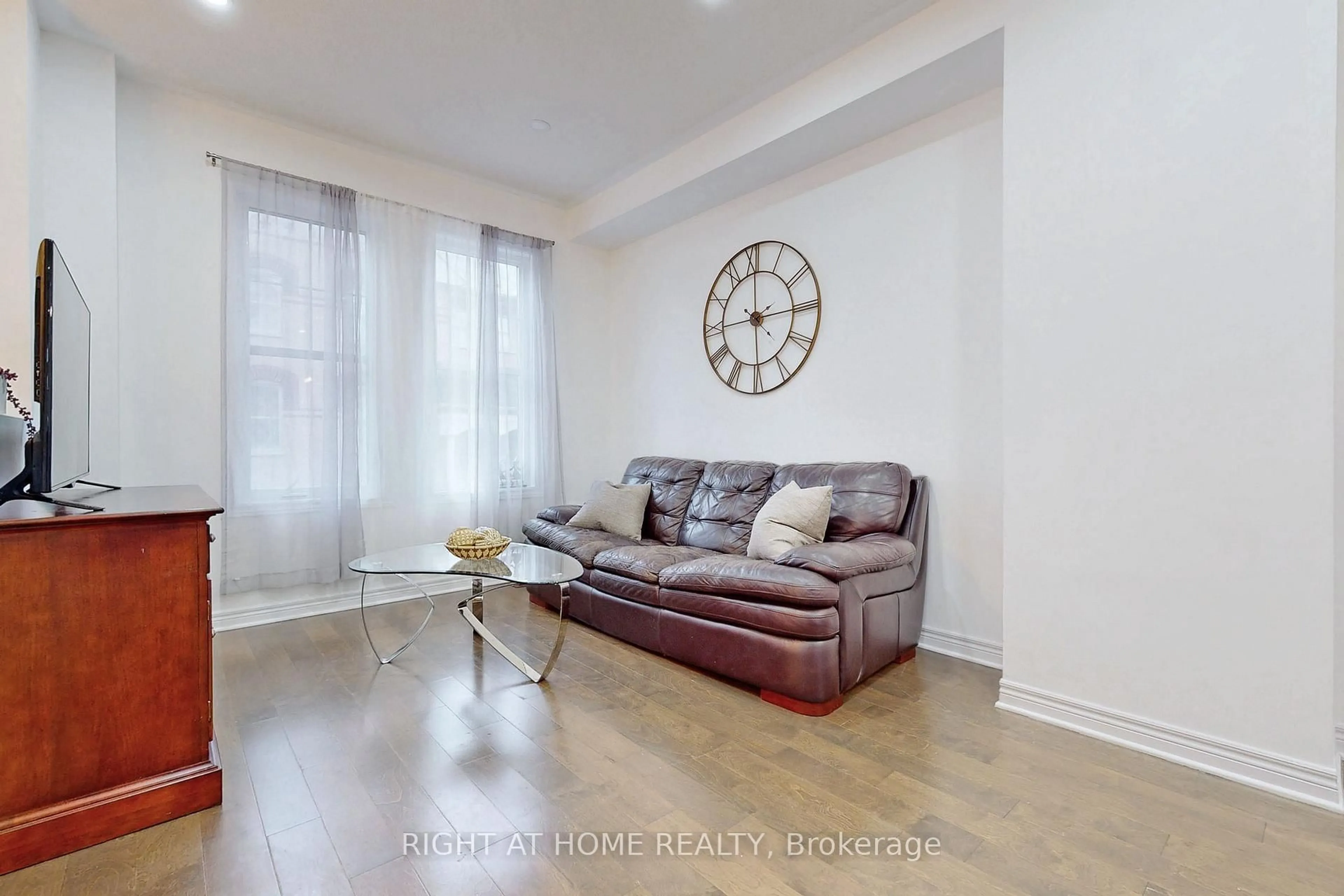 Living room with furniture, wood/laminate floor for 10 Porter Ave #3, Vaughan Ontario L4L 0H1
