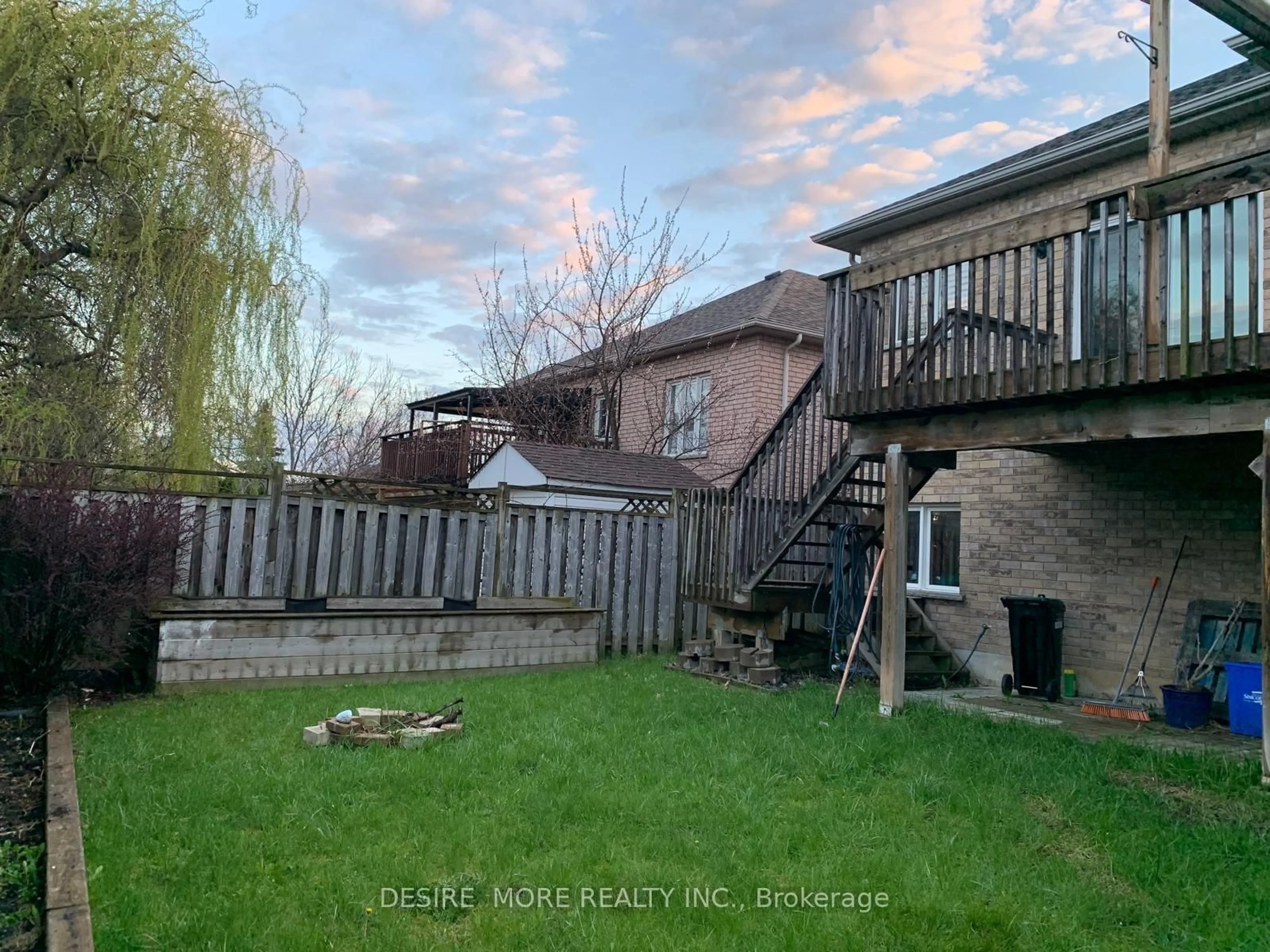 Patio, unknown for 1200 Gina St, Innisfil Ontario L9S 4Z5