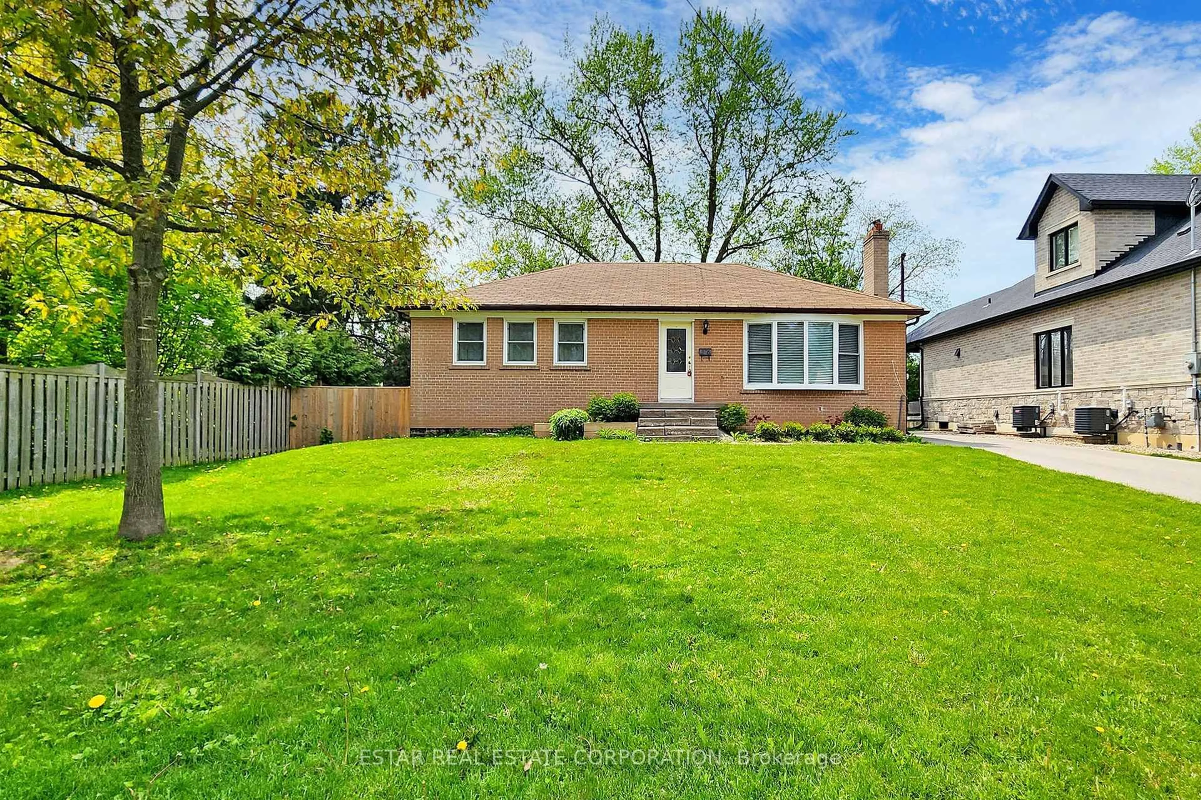 Home with brick exterior material, street for 26 Elm St, Markham Ontario L3P 2V5