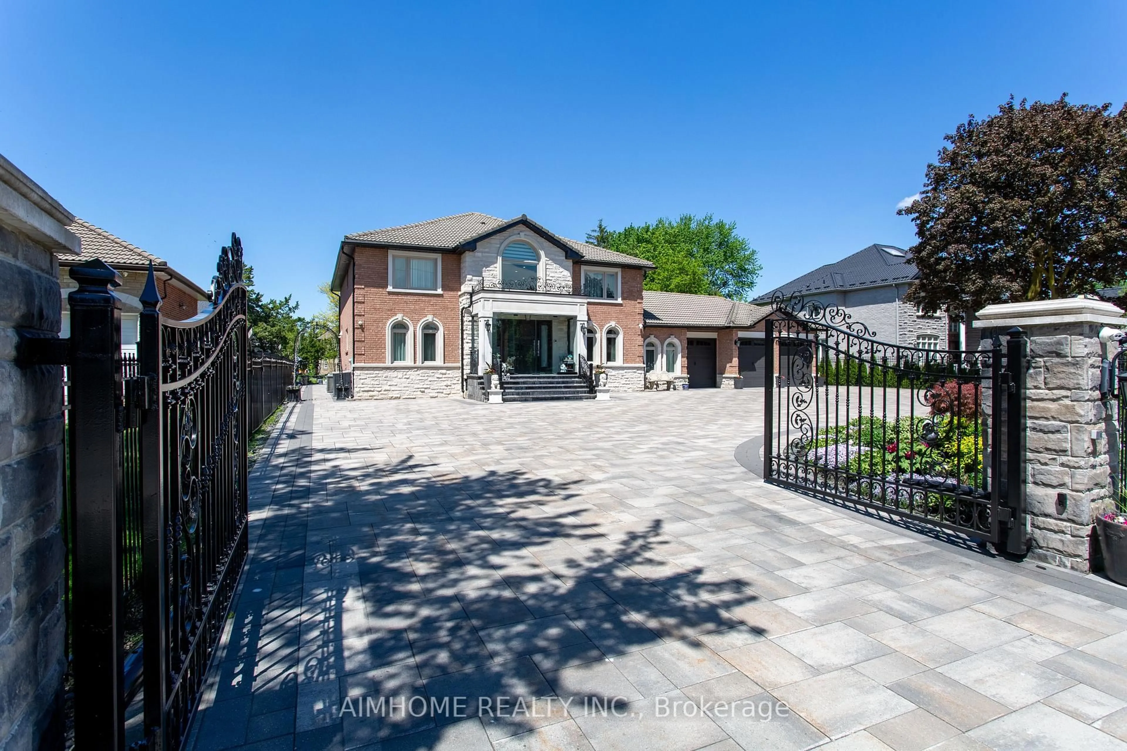 A pic from outside/outdoor area/front of a property/back of a property/a pic from drone, street for 42 Lee Ave, Markham Ontario L3R 8G4