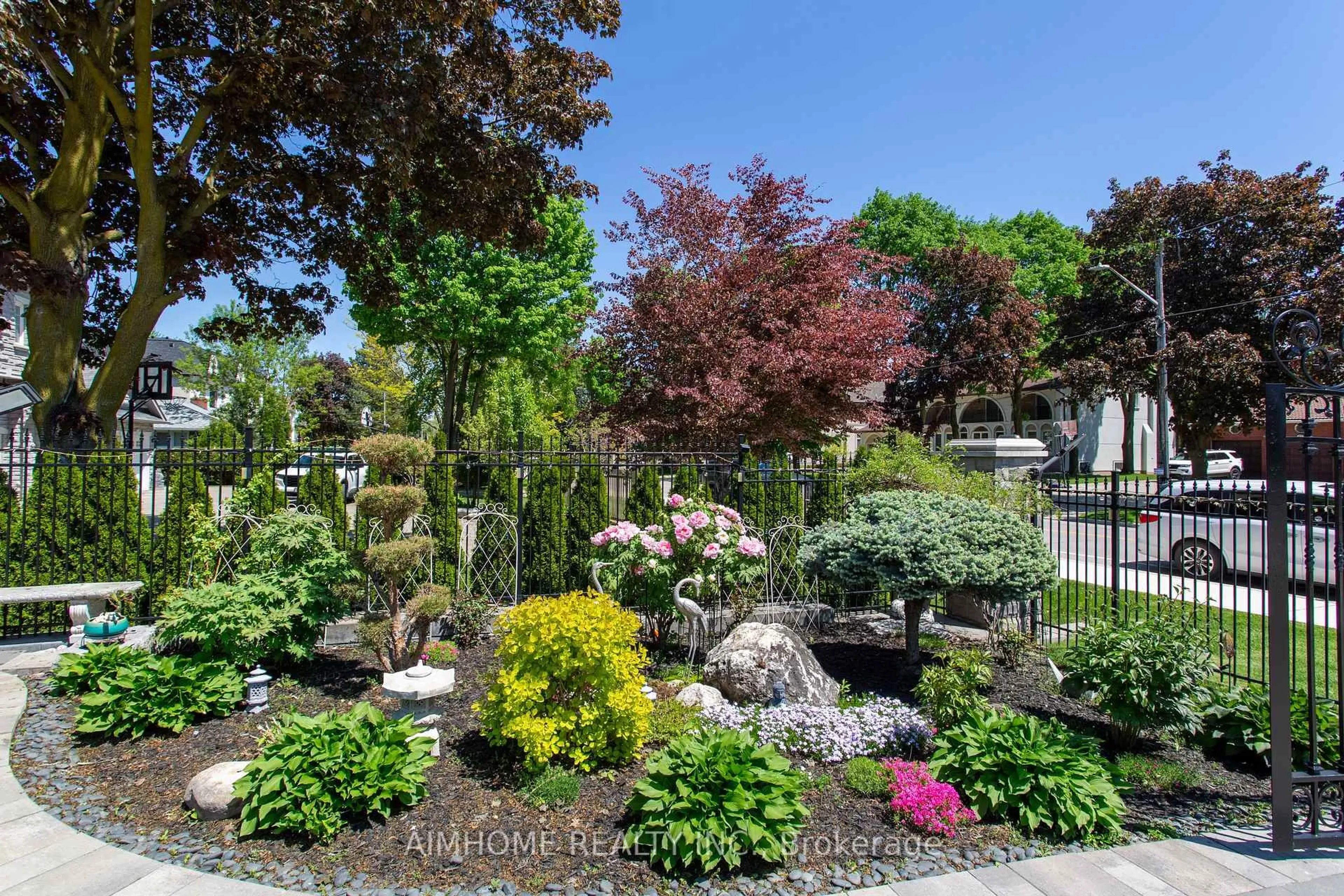 Patio, street for 42 Lee Ave, Markham Ontario L3R 8G4