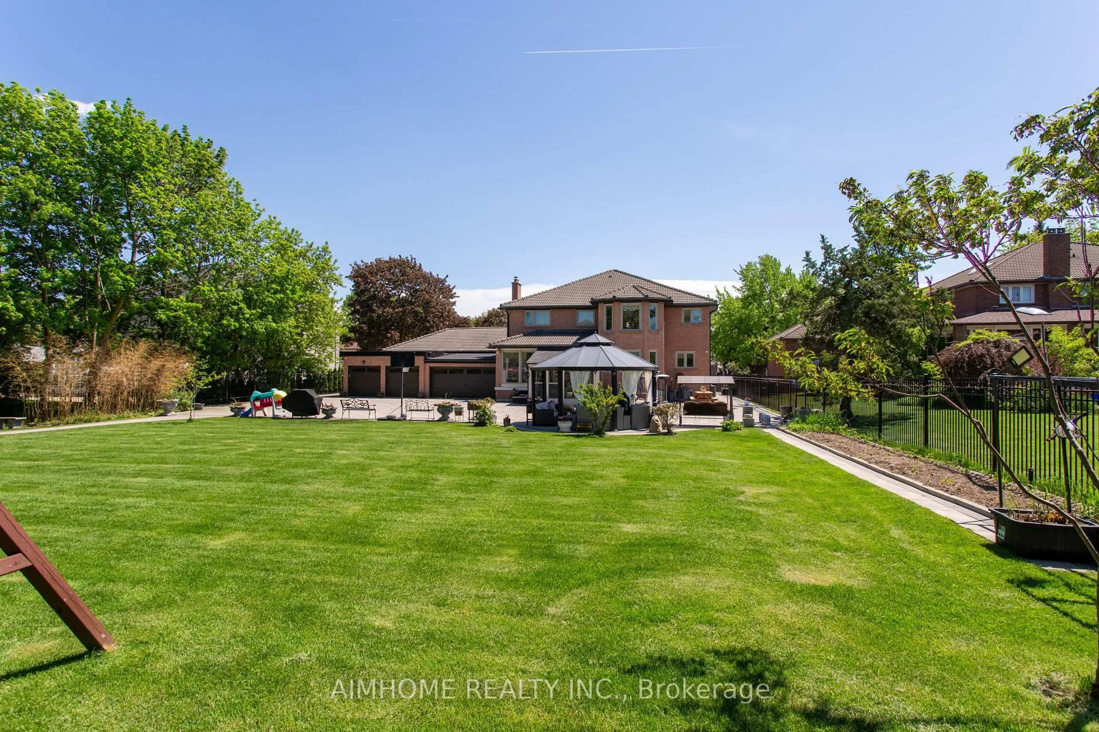 A pic from outside/outdoor area/front of a property/back of a property/a pic from drone, mountain view for 42 Lee Ave, Markham Ontario L3R 8G4