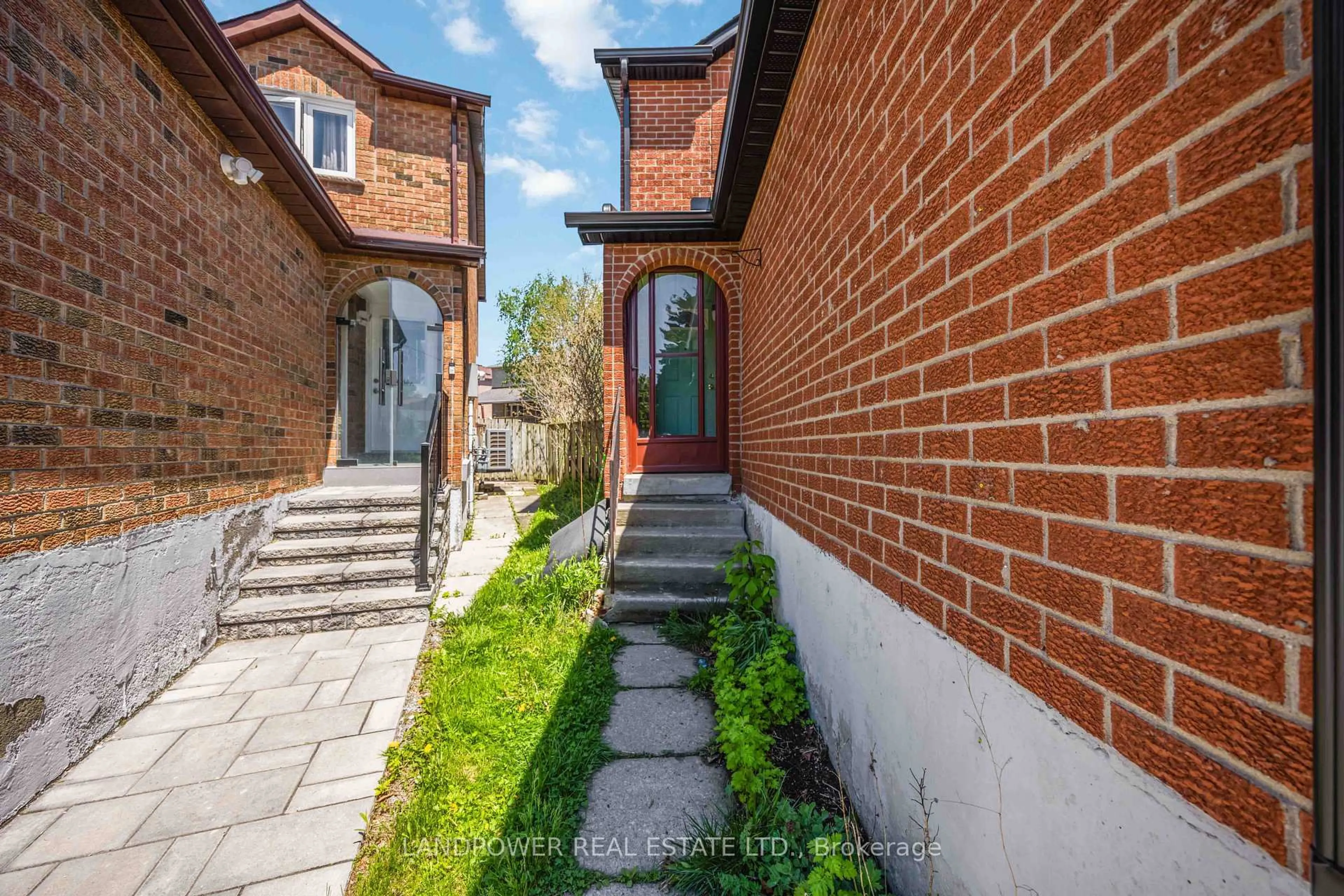Home with brick exterior material, street for 85 Tangmere Cres, Markham Ontario L3R 6Y7