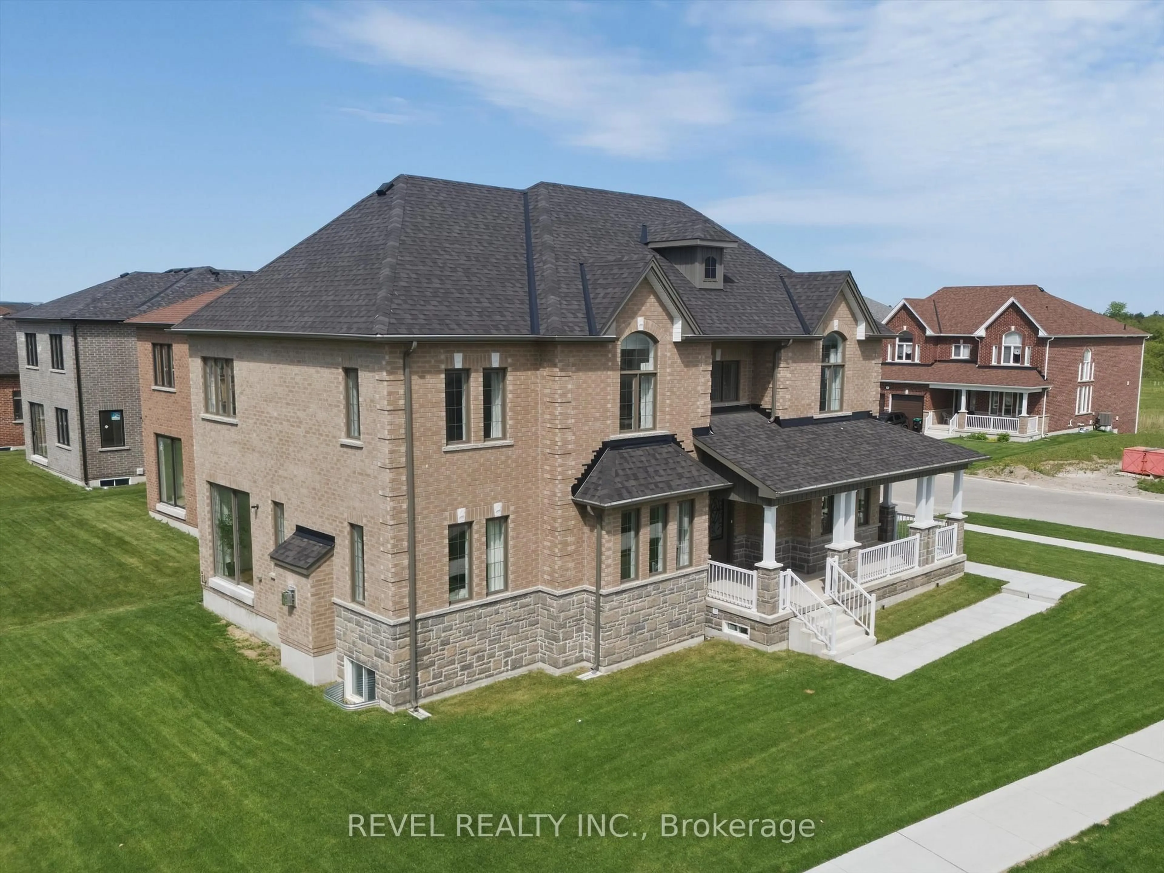 A pic from outside/outdoor area/front of a property/back of a property/a pic from drone, unknown for 63 Wood Cres, Essa Ontario L3W 0M5